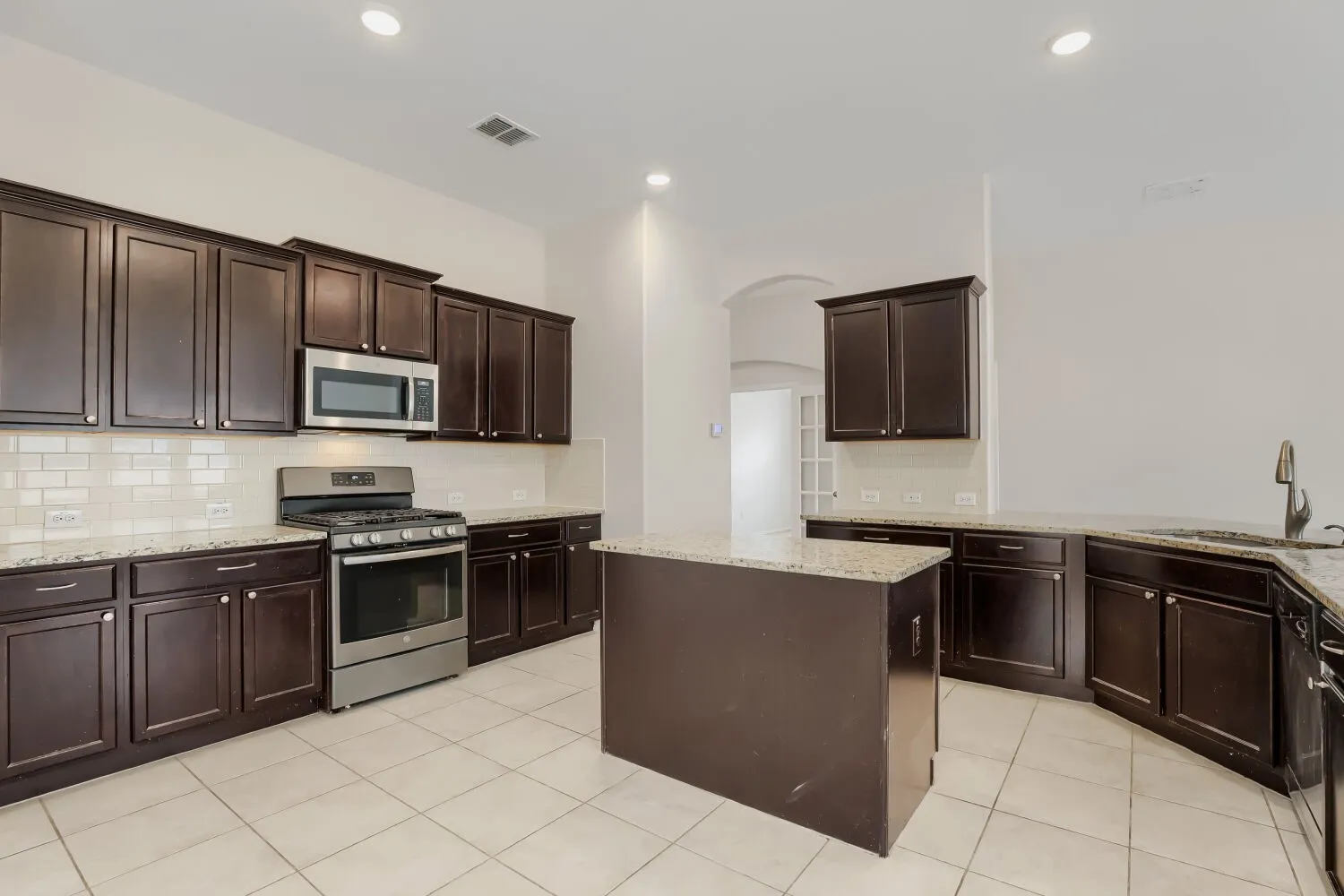 Single Family Residence For Sale in Denton County , 14601 Sundog Way, Fort Worth, Texas 76177, 4 Bedroom, 2 Bathroom, 2 Garage spaces, 1,999 Sqft, built in 2017, mls#21371127, Real Estate Agent in Fort Worth, Homes For Sale in Denton county, Homes For Sale in Fort Worth, Realtor in Fort Worth Texas, Real Estate Brokerage Independent Realty Texas, Luminita Cordes Realtor