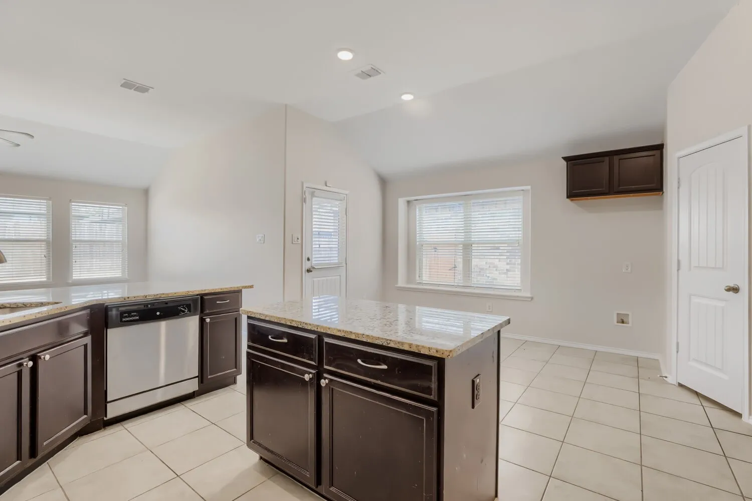 Single Family Residence For Sale in Denton County , 14601 Sundog Way, Fort Worth, Texas 76177, 4 Bedroom, 2 Bathroom, 2 Garage spaces, 1,999 Sqft, built in 2017, mls#21371127, Real Estate Agent in Fort Worth, Homes For Sale in Denton county, Homes For Sale in Fort Worth, Realtor in Fort Worth Texas, Real Estate Brokerage Independent Realty Texas, Luminita Cordes Realtor