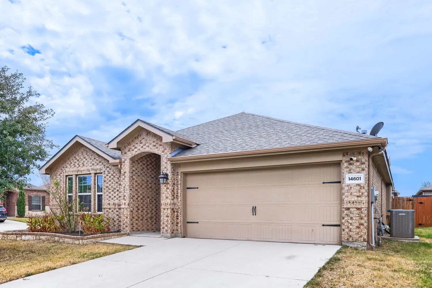 Single Family Residence For Sale in Denton County , 14601 Sundog Way, Fort Worth, Texas 76177, 4 Bedroom, 2 Bathroom, 2 Garage spaces, 1,999 Sqft, built in 2017, mls#21371127, Real Estate Agent in Fort Worth, Homes For Sale in Denton county, Homes For Sale in Fort Worth, Realtor in Fort Worth Texas, Real Estate Brokerage Independent Realty Texas, Luminita Cordes Realtor