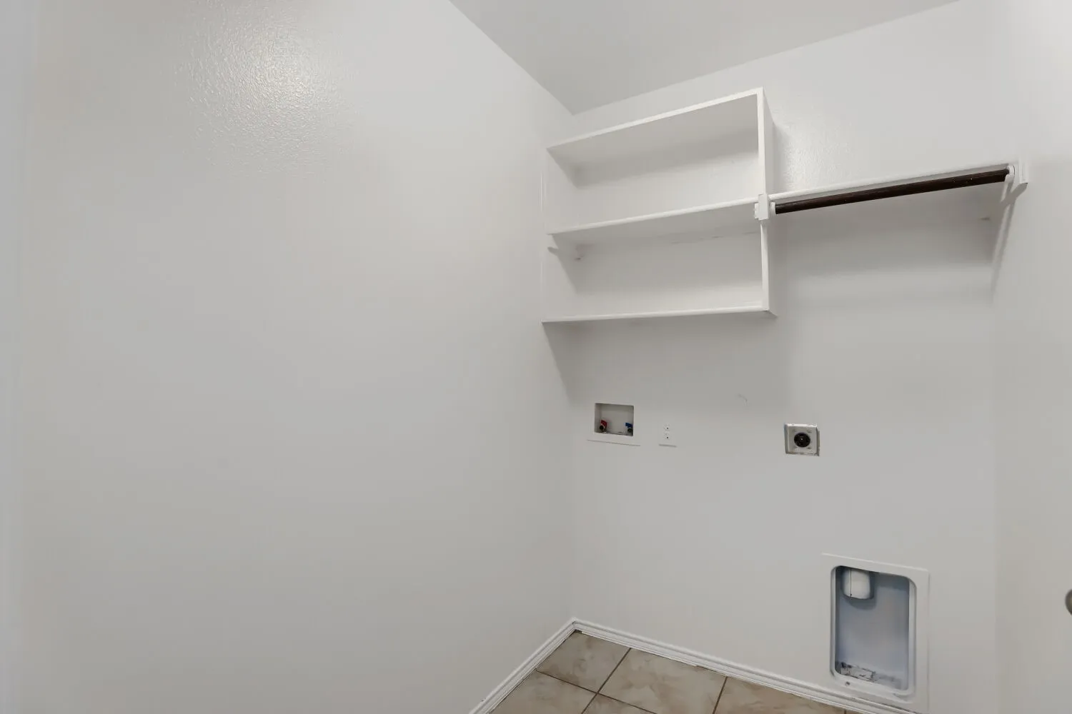 Single Family Residence For Sale in Denton County , 14601 Sundog Way, Fort Worth, Texas 76177, 4 Bedroom, 2 Bathroom, 2 Garage spaces, 1,999 Sqft, built in 2017, mls#21371127, Real Estate Agent in Fort Worth, Homes For Sale in Denton county, Homes For Sale in Fort Worth, Realtor in Fort Worth Texas, Real Estate Brokerage Independent Realty Texas, Luminita Cordes Realtor