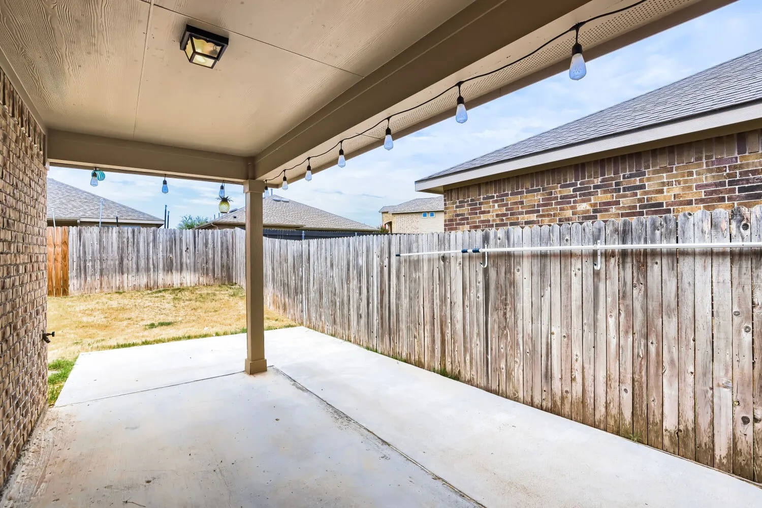 Single Family Residence For Sale in Denton County , 14601 Sundog Way, Fort Worth, Texas 76177, 4 Bedroom, 2 Bathroom, 2 Garage spaces, 1,999 Sqft, built in 2017, mls#21371127, Real Estate Agent in Fort Worth, Homes For Sale in Denton county, Homes For Sale in Fort Worth, Realtor in Fort Worth Texas, Real Estate Brokerage Independent Realty Texas, Luminita Cordes Realtor