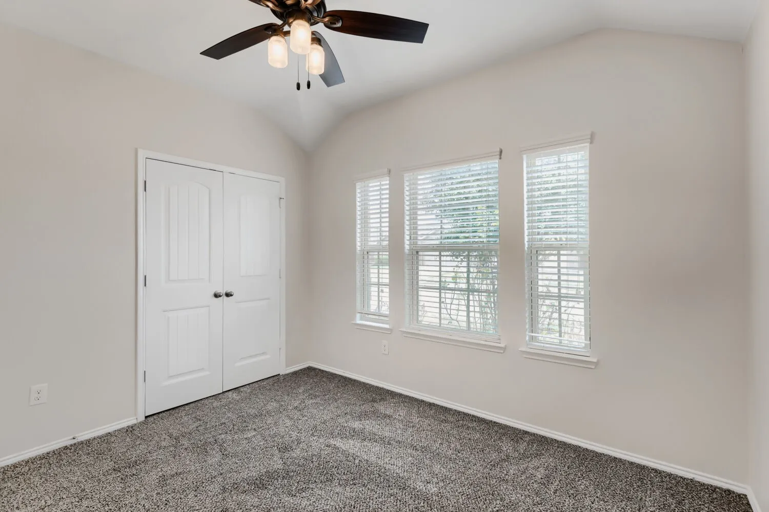 Single Family Residence For Sale in Denton County , 14601 Sundog Way, Fort Worth, Texas 76177, 4 Bedroom, 2 Bathroom, 2 Garage spaces, 1,999 Sqft, built in 2017, mls#21371127, Real Estate Agent in Fort Worth, Homes For Sale in Denton county, Homes For Sale in Fort Worth, Realtor in Fort Worth Texas, Real Estate Brokerage Independent Realty Texas, Luminita Cordes Realtor