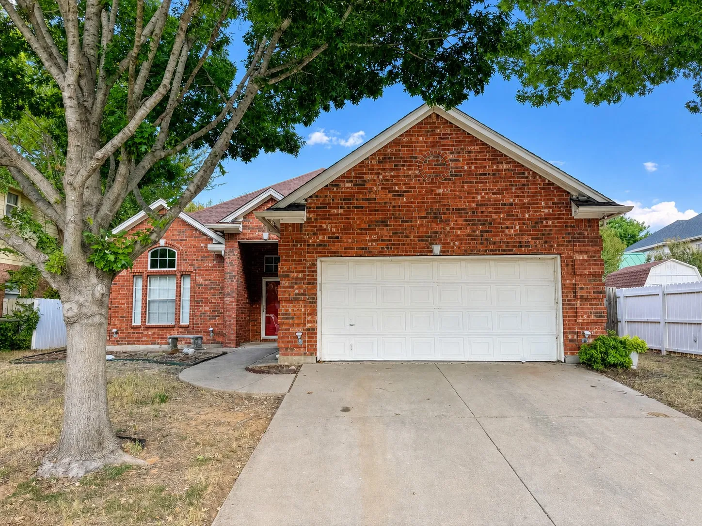 Single Family Residence For Rent in Tarrant County , 6415 Redstone Drive, Arlington, Texas 76001, 3 Bedroom, 2 Bathroom, 2 Garage spaces, 2,109 Sqft, built in 2001, mls#21375333, Real Estate Agent in Arlington, Homes For Rent in Tarrant county, Homes For Rent in Arlington, Realtor in Arlington Texas, Real Estate Brokerage Independent Realty Texas, Luminita Cordes Realtor