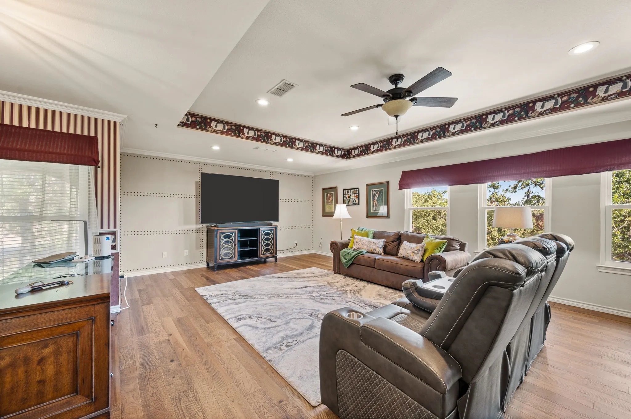 Game Room/Media Room upstairs with a nook for an office
21 x 25'