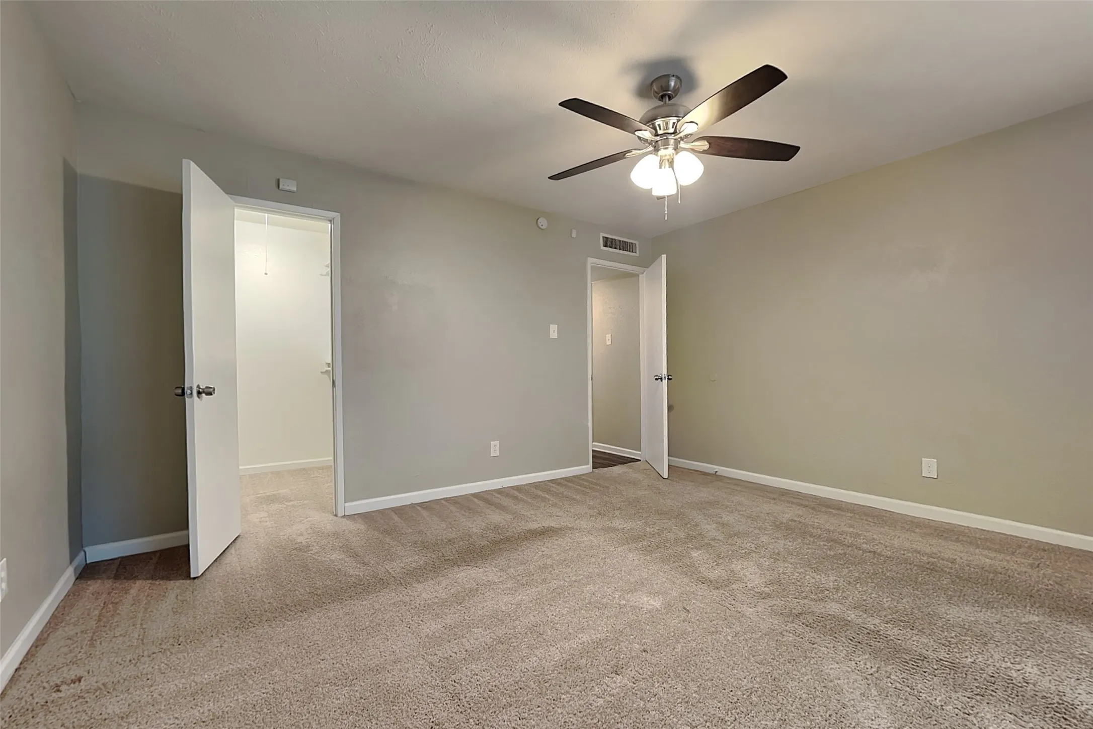 Single Family Residence For Rent in Dallas County , 1026 Clark Trail, Grand Prairie, Texas 75052, 3 Bedroom, 2 Bathroom, 2 Garage spaces, 1,483 Sqft, built in 1979, mls#21375423, Real Estate Agent in Grand Prairie, Homes For Rent in Dallas county, Homes For Rent in Grand Prairie, Realtor in Grand Prairie Texas, Real Estate Brokerage Independent Realty Texas, Luminita Cordes Realtor
