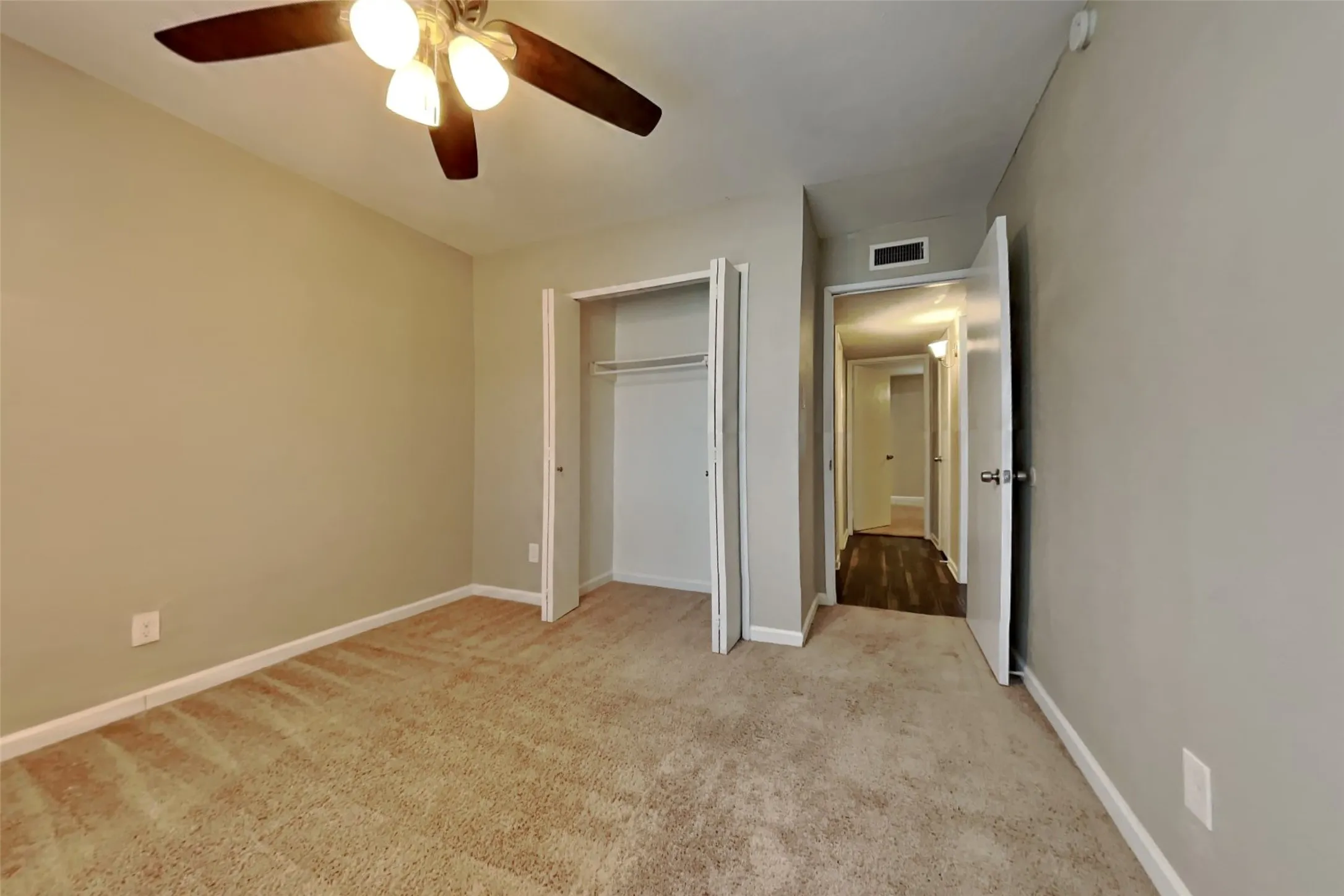 Single Family Residence For Rent in Dallas County , 1026 Clark Trail, Grand Prairie, Texas 75052, 3 Bedroom, 2 Bathroom, 2 Garage spaces, 1,483 Sqft, built in 1979, mls#21375423, Real Estate Agent in Grand Prairie, Homes For Rent in Dallas county, Homes For Rent in Grand Prairie, Realtor in Grand Prairie Texas, Real Estate Brokerage Independent Realty Texas, Luminita Cordes Realtor