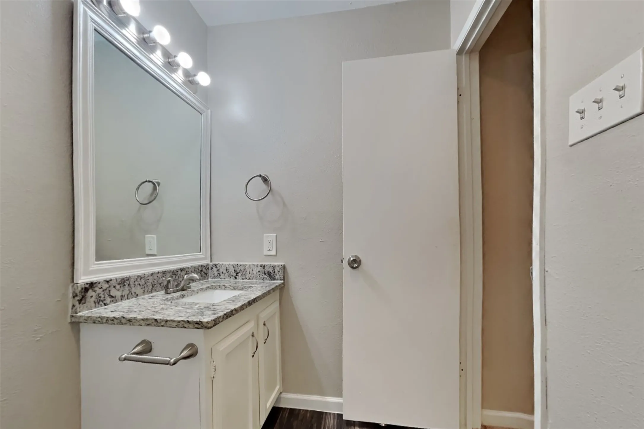 Single Family Residence For Rent in Dallas County , 1026 Clark Trail, Grand Prairie, Texas 75052, 3 Bedroom, 2 Bathroom, 2 Garage spaces, 1,483 Sqft, built in 1979, mls#21375423, Real Estate Agent in Grand Prairie, Homes For Rent in Dallas county, Homes For Rent in Grand Prairie, Realtor in Grand Prairie Texas, Real Estate Brokerage Independent Realty Texas, Luminita Cordes Realtor