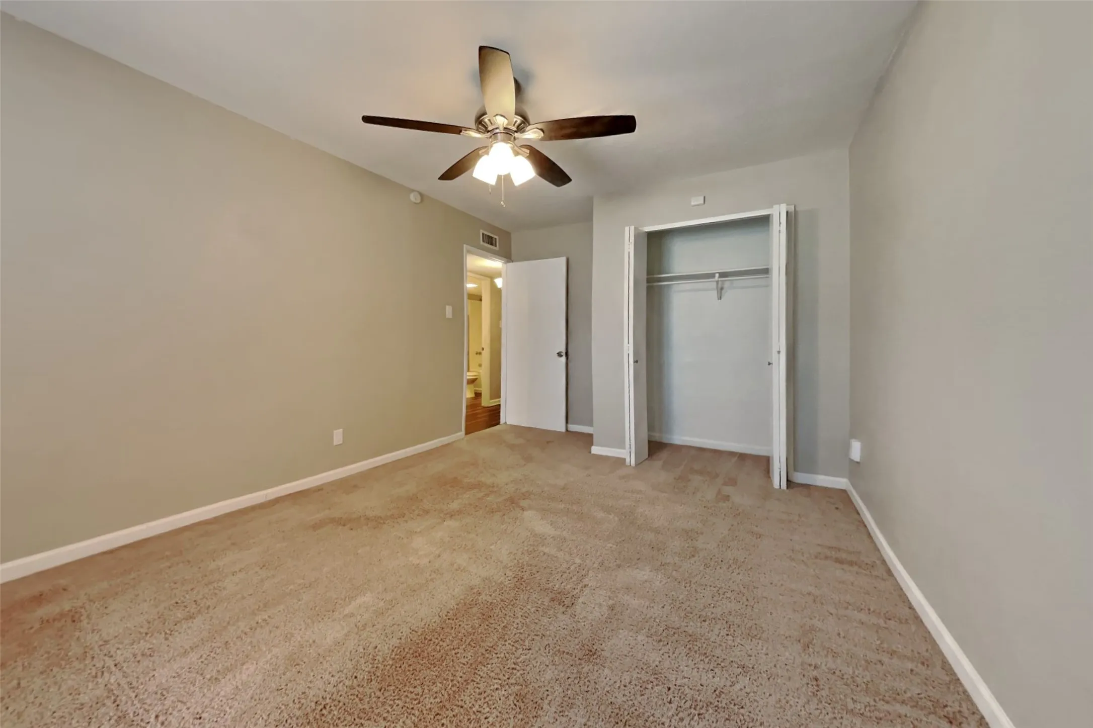 Single Family Residence For Rent in Dallas County , 1026 Clark Trail, Grand Prairie, Texas 75052, 3 Bedroom, 2 Bathroom, 2 Garage spaces, 1,483 Sqft, built in 1979, mls#21375423, Real Estate Agent in Grand Prairie, Homes For Rent in Dallas county, Homes For Rent in Grand Prairie, Realtor in Grand Prairie Texas, Real Estate Brokerage Independent Realty Texas, Luminita Cordes Realtor