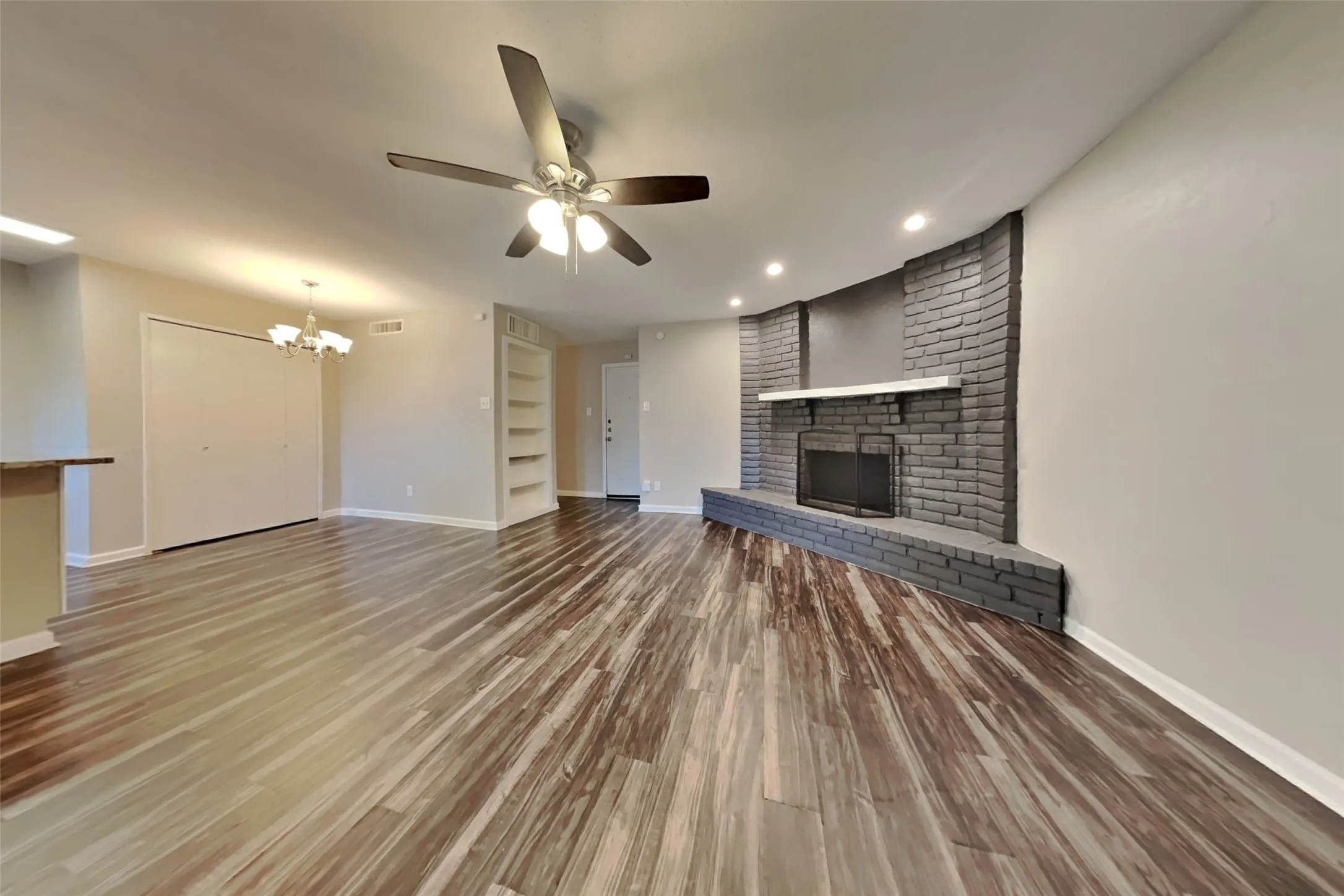 Single Family Residence For Rent in Dallas County , 1026 Clark Trail, Grand Prairie, Texas 75052, 3 Bedroom, 2 Bathroom, 2 Garage spaces, 1,483 Sqft, built in 1979, mls#21375423, Real Estate Agent in Grand Prairie, Homes For Rent in Dallas county, Homes For Rent in Grand Prairie, Realtor in Grand Prairie Texas, Real Estate Brokerage Independent Realty Texas, Luminita Cordes Realtor