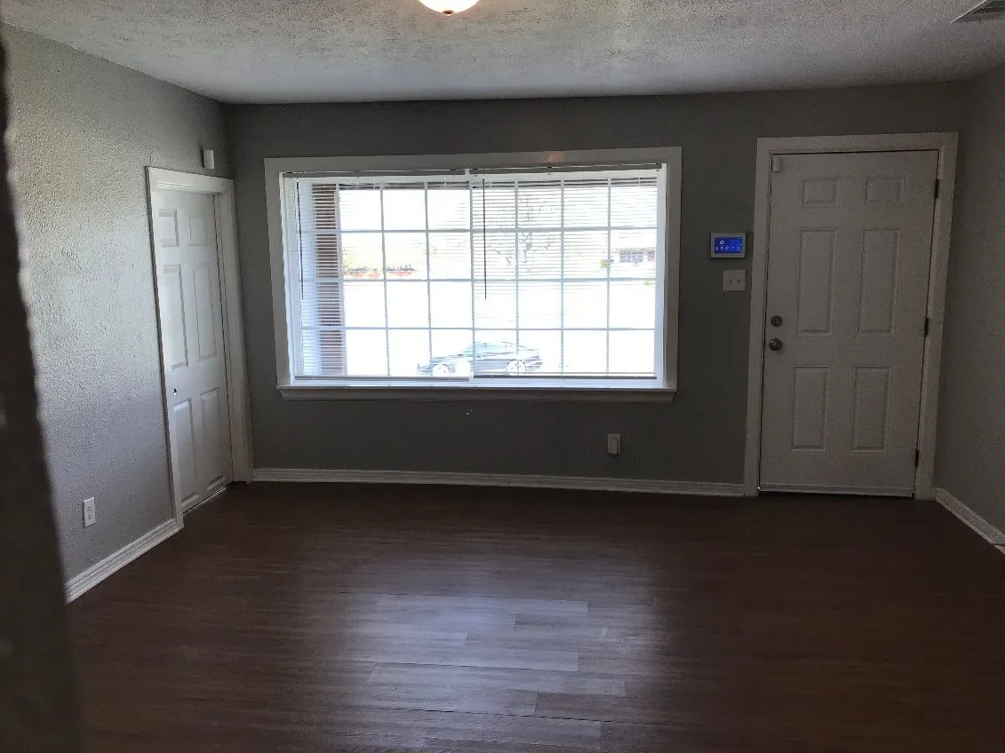 Single Family Residence For Rent in Dallas County , 1956 E Illinois Avenue, Dallas, Texas 75216, 3 Bedroom, 1 Bathroom, Garage spaces, 1,325 Sqft, built in 1950, mls#21375457, Real Estate Agent in Dallas, Homes For Rent in Dallas county, Homes For Rent in Dallas, Realtor in Dallas Texas, Real Estate Brokerage Independent Realty Texas, Luminita Cordes Realtor