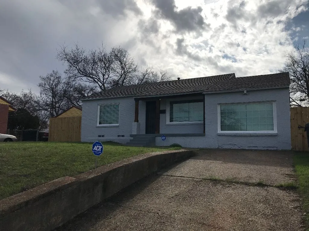 Single Family Residence For Rent in Dallas County , 1956 E Illinois Avenue, Dallas, Texas 75216, 3 Bedroom, 1 Bathroom, Garage spaces, 1,325 Sqft, built in 1950, mls#21375457, Real Estate Agent in Dallas, Homes For Rent in Dallas county, Homes For Rent in Dallas, Realtor in Dallas Texas, Real Estate Brokerage Independent Realty Texas, Luminita Cordes Realtor