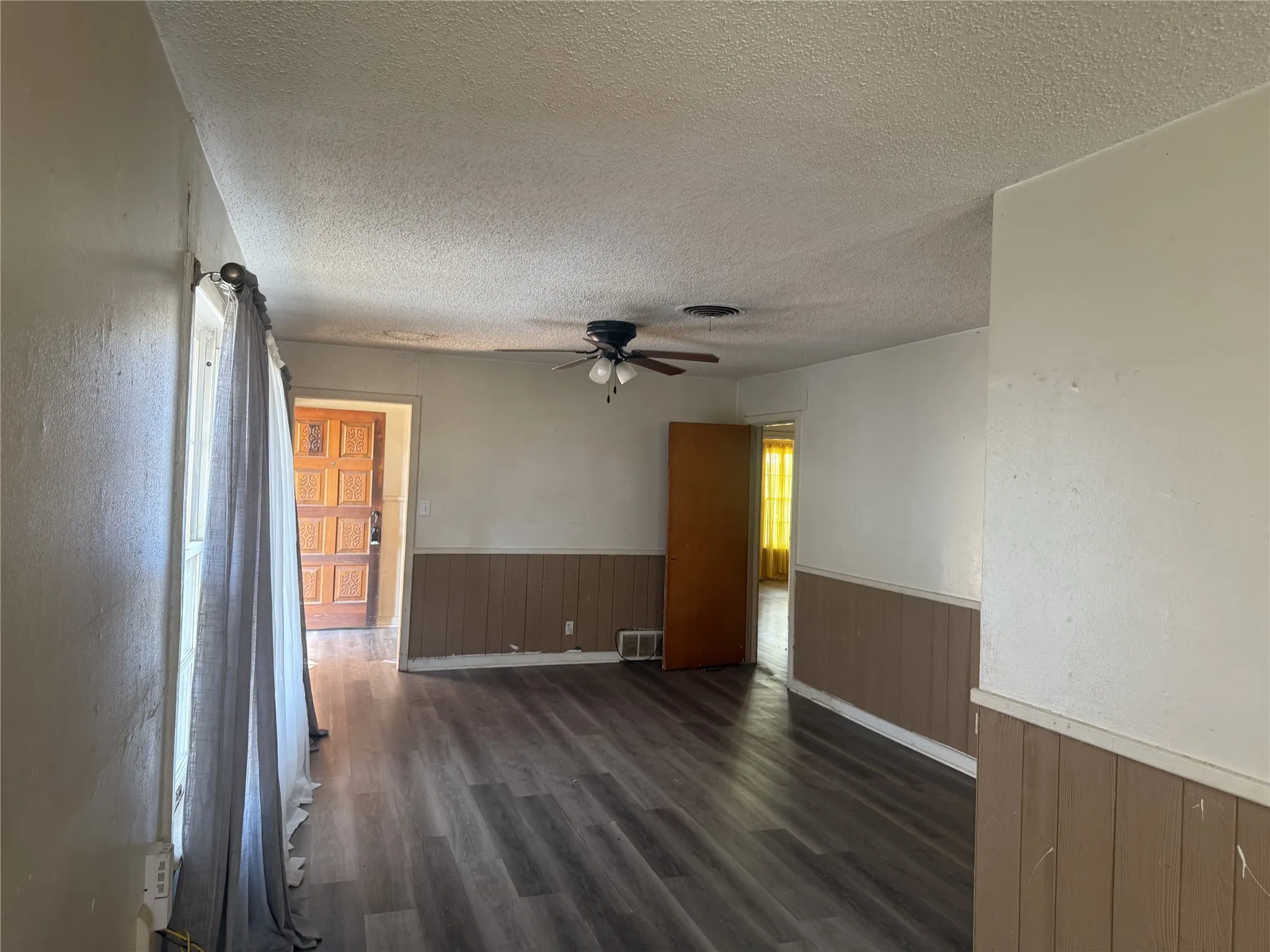 Single Family Residence For Sale in Tarrant County , 5500 Purington Avenue, Fort Worth, Texas 76112, 3 Bedroom, 1 Bathroom, 2 Garage spaces, 1,480 Sqft, built in 1952, mls#21375301, Real Estate Agent in Fort Worth, Homes For Sale in Tarrant county, Homes For Sale in Fort Worth, Realtor in Fort Worth Texas, Real Estate Brokerage Independent Realty Texas, Luminita Cordes Realtor