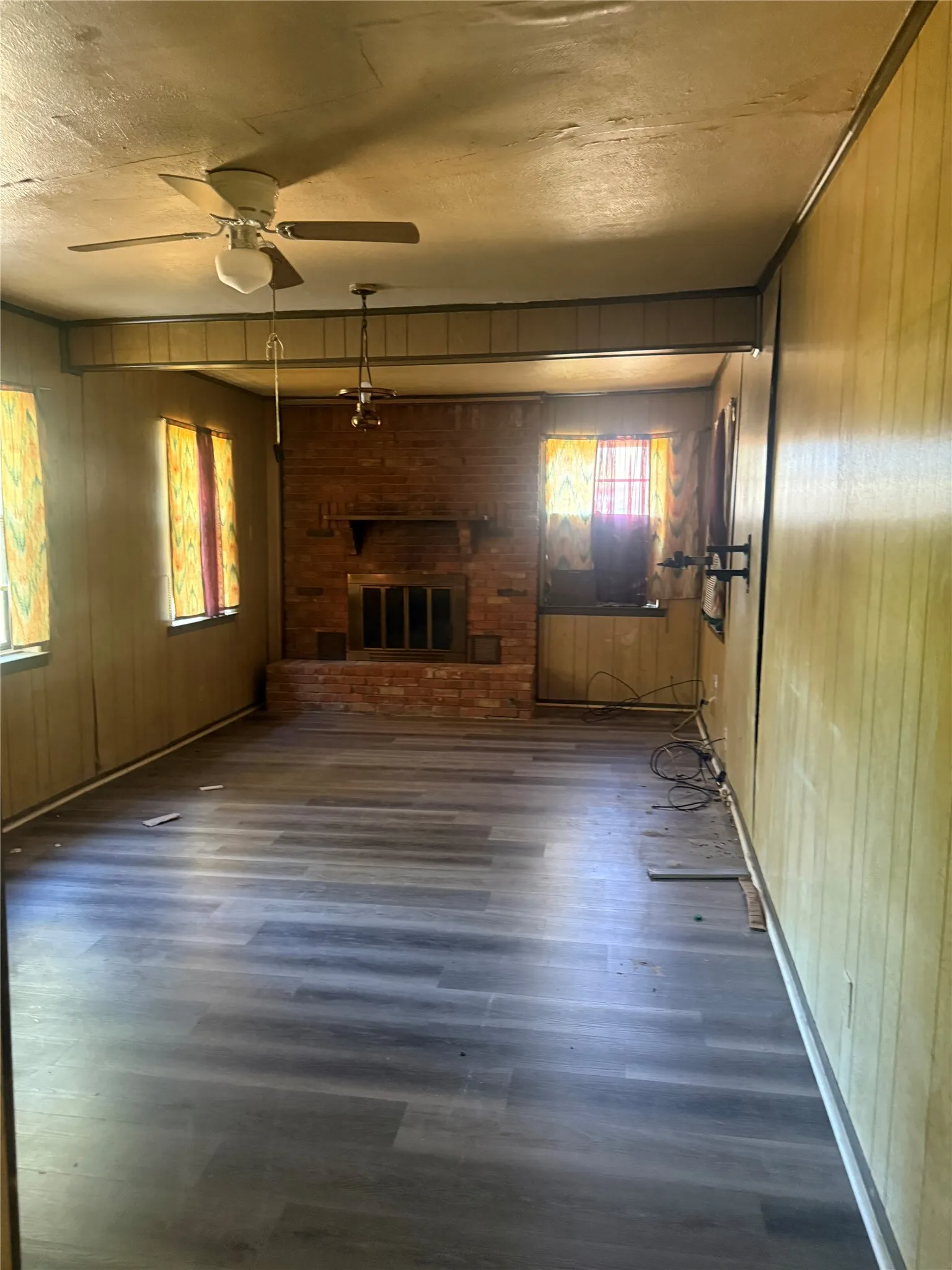 Single Family Residence For Sale in Tarrant County , 5500 Purington Avenue, Fort Worth, Texas 76112, 3 Bedroom, 1 Bathroom, 2 Garage spaces, 1,480 Sqft, built in 1952, mls#21375301, Real Estate Agent in Fort Worth, Homes For Sale in Tarrant county, Homes For Sale in Fort Worth, Realtor in Fort Worth Texas, Real Estate Brokerage Independent Realty Texas, Luminita Cordes Realtor
