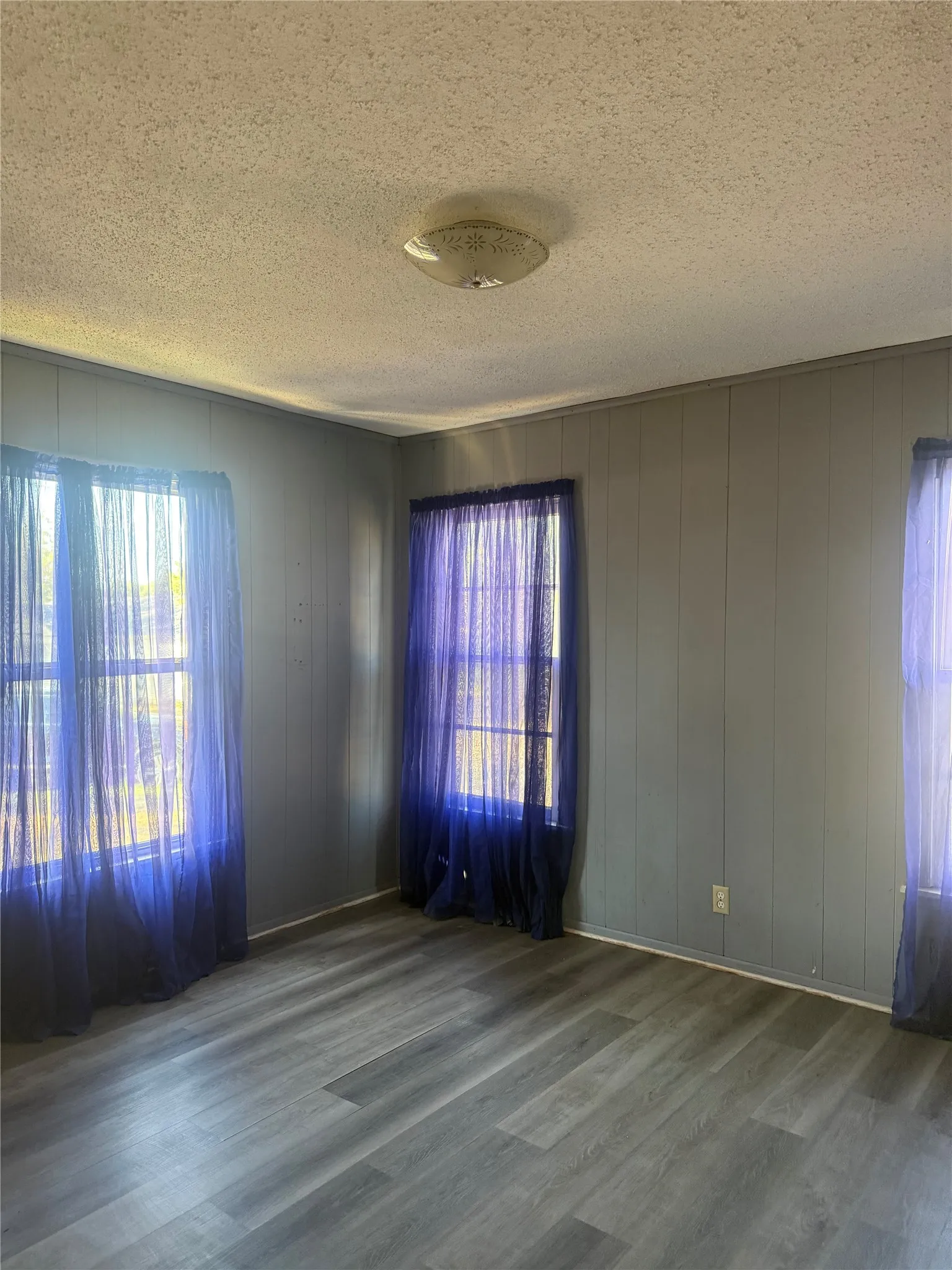 Single Family Residence For Sale in Tarrant County , 5500 Purington Avenue, Fort Worth, Texas 76112, 3 Bedroom, 1 Bathroom, 2 Garage spaces, 1,480 Sqft, built in 1952, mls#21375301, Real Estate Agent in Fort Worth, Homes For Sale in Tarrant county, Homes For Sale in Fort Worth, Realtor in Fort Worth Texas, Real Estate Brokerage Independent Realty Texas, Luminita Cordes Realtor