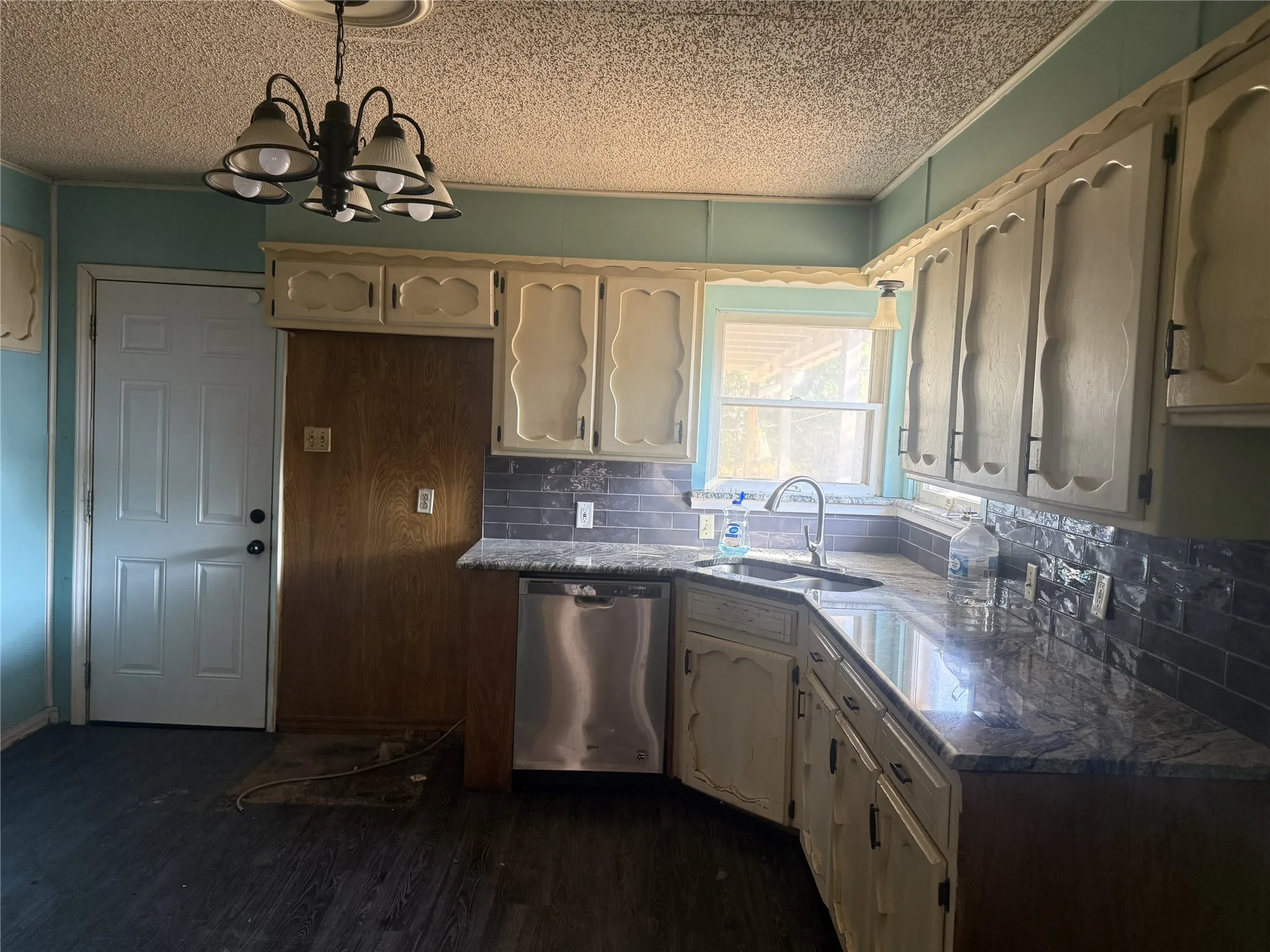 Single Family Residence For Sale in Tarrant County , 5500 Purington Avenue, Fort Worth, Texas 76112, 3 Bedroom, 1 Bathroom, 2 Garage spaces, 1,480 Sqft, built in 1952, mls#21375301, Real Estate Agent in Fort Worth, Homes For Sale in Tarrant county, Homes For Sale in Fort Worth, Realtor in Fort Worth Texas, Real Estate Brokerage Independent Realty Texas, Luminita Cordes Realtor