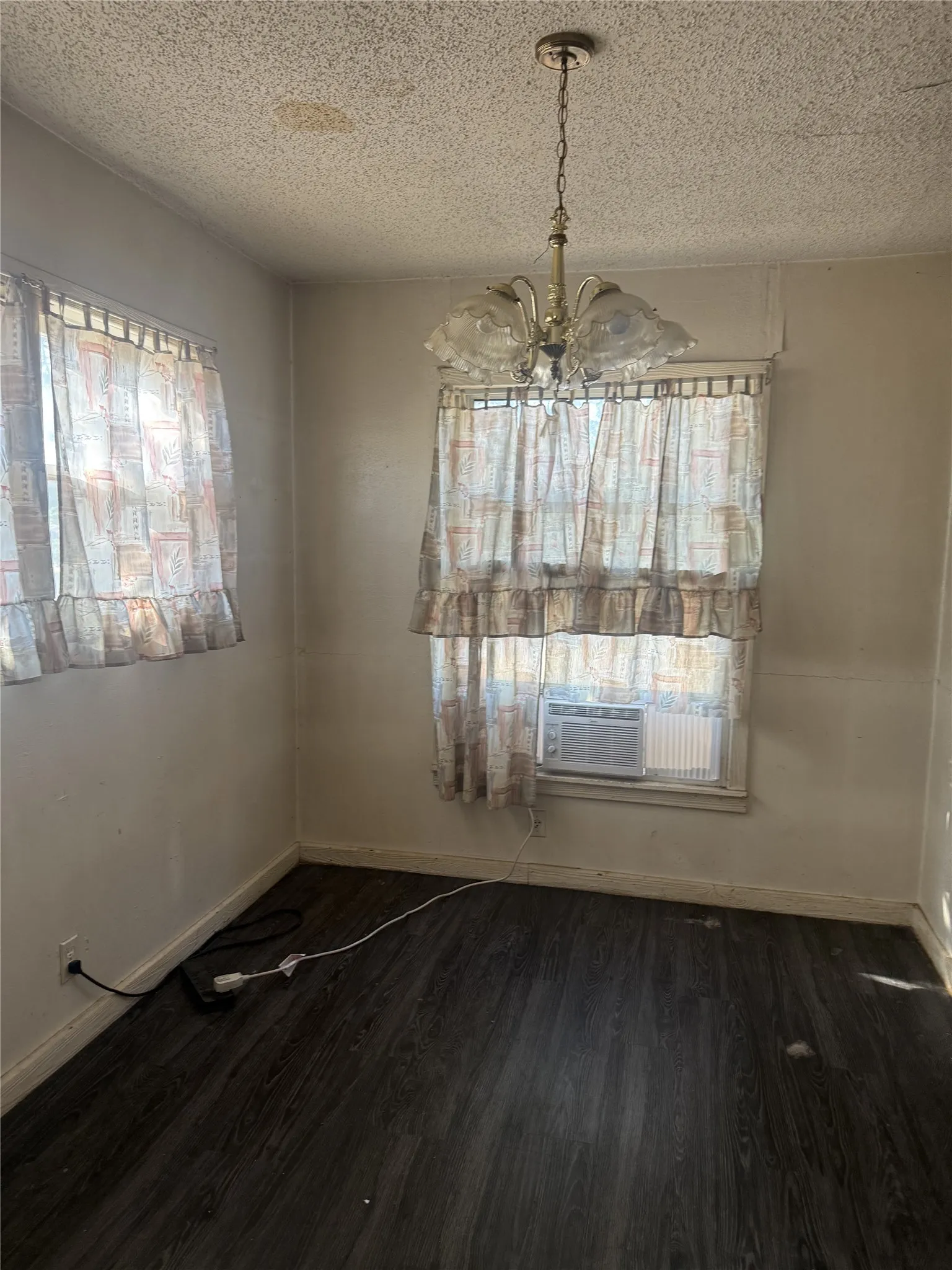 Single Family Residence For Sale in Tarrant County , 5500 Purington Avenue, Fort Worth, Texas 76112, 3 Bedroom, 1 Bathroom, 2 Garage spaces, 1,480 Sqft, built in 1952, mls#21375301, Real Estate Agent in Fort Worth, Homes For Sale in Tarrant county, Homes For Sale in Fort Worth, Realtor in Fort Worth Texas, Real Estate Brokerage Independent Realty Texas, Luminita Cordes Realtor
