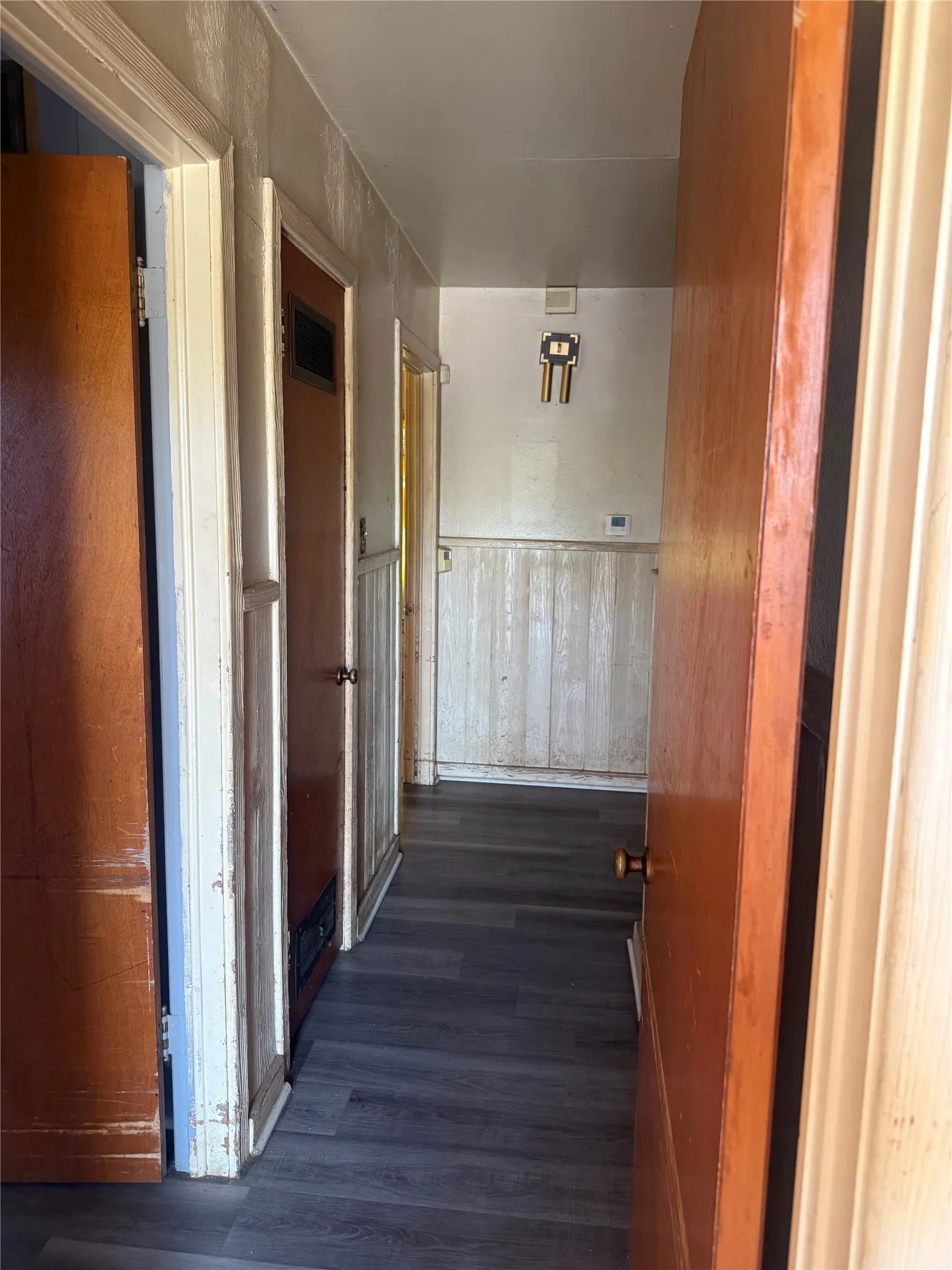 Single Family Residence For Sale in Tarrant County , 5500 Purington Avenue, Fort Worth, Texas 76112, 3 Bedroom, 1 Bathroom, 2 Garage spaces, 1,480 Sqft, built in 1952, mls#21375301, Real Estate Agent in Fort Worth, Homes For Sale in Tarrant county, Homes For Sale in Fort Worth, Realtor in Fort Worth Texas, Real Estate Brokerage Independent Realty Texas, Luminita Cordes Realtor