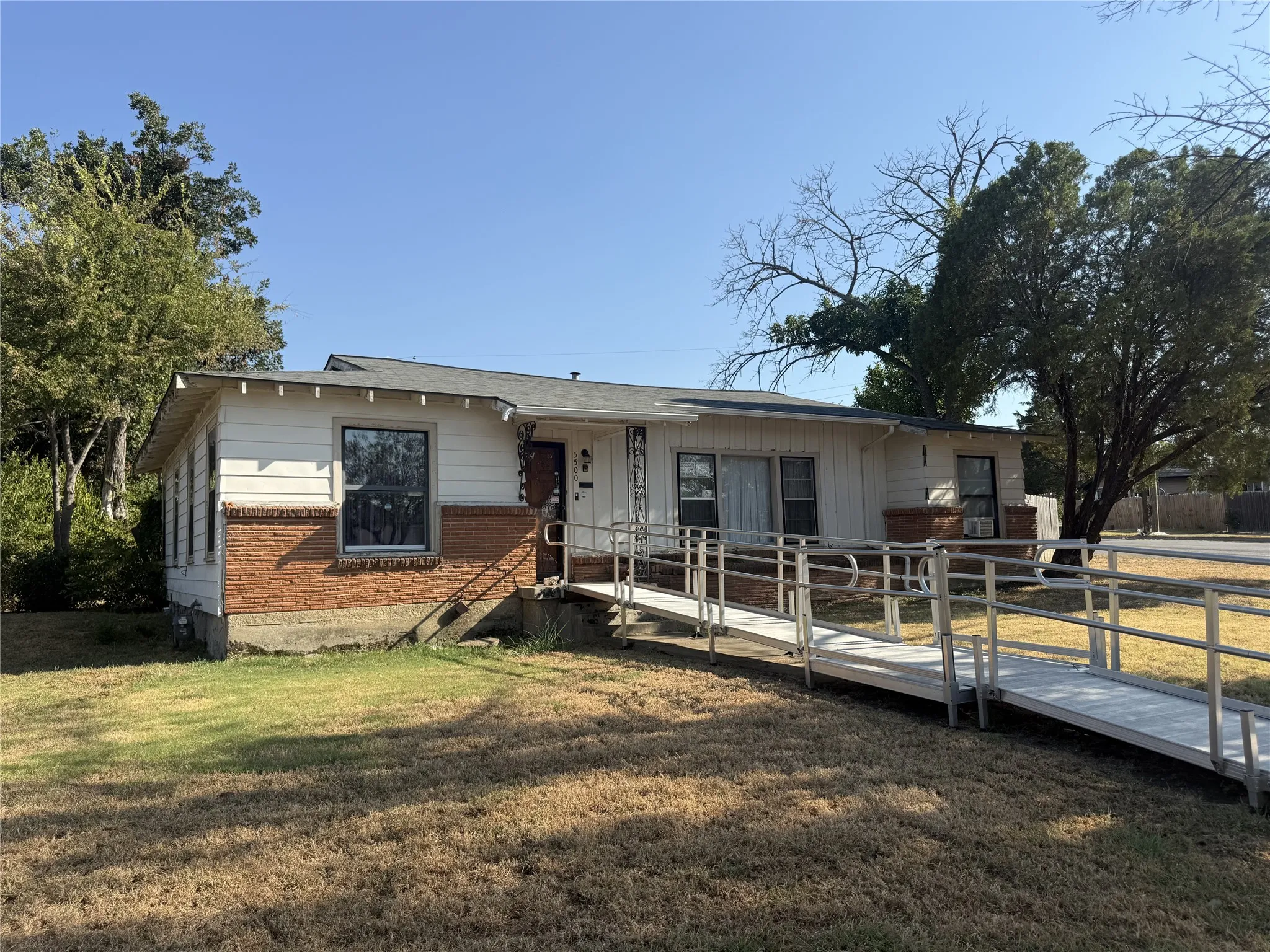 Single Family Residence For Sale in Tarrant County , 5500 Purington Avenue, Fort Worth, Texas 76112, 3 Bedroom, 1 Bathroom, 2 Garage spaces, 1,480 Sqft, built in 1952, mls#21375301, Real Estate Agent in Fort Worth, Homes For Sale in Tarrant county, Homes For Sale in Fort Worth, Realtor in Fort Worth Texas, Real Estate Brokerage Independent Realty Texas, Luminita Cordes Realtor