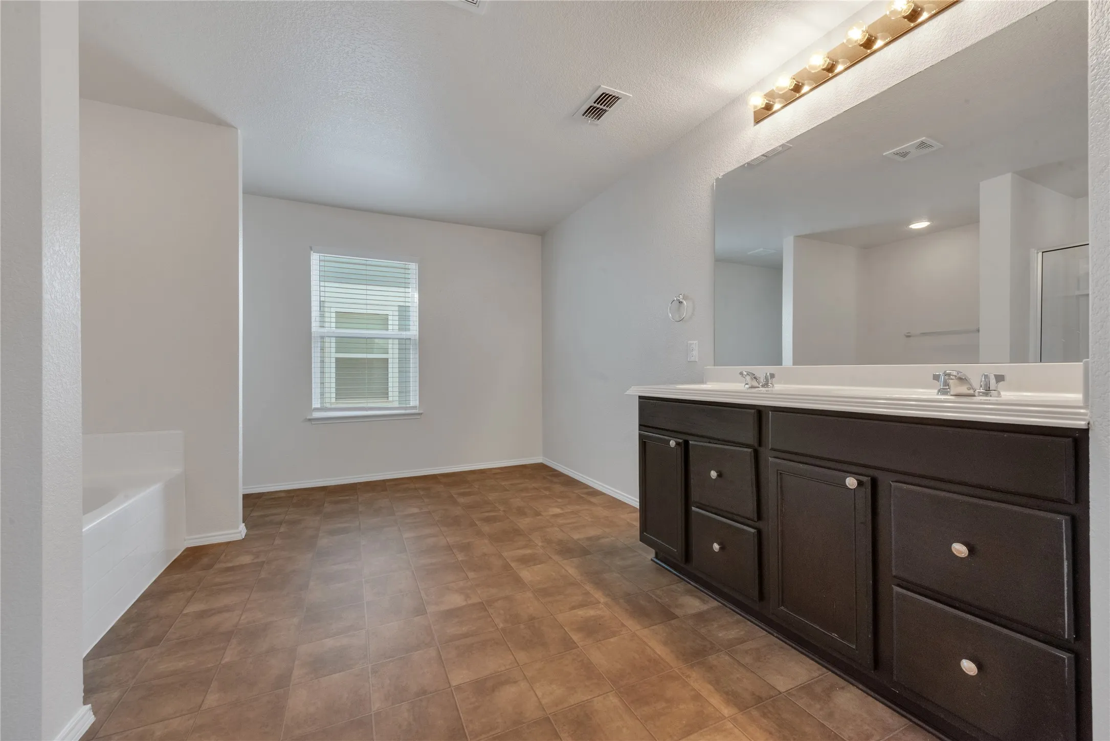 Single Family Residence For Sale in Denton County , 9225 Benevolent Court, Providence Village, Texas 76227, 4 Bedroom, 4 Bathroom, 2 Garage spaces, 2,534 Sqft, built in 2015, mls#21375312, Real Estate Agent in Providence Village, Homes For Sale in Denton county, Homes For Sale in Providence Village, Realtor in Providence Village Texas, Real Estate Brokerage Independent Realty Texas, Luminita Cordes Realtor