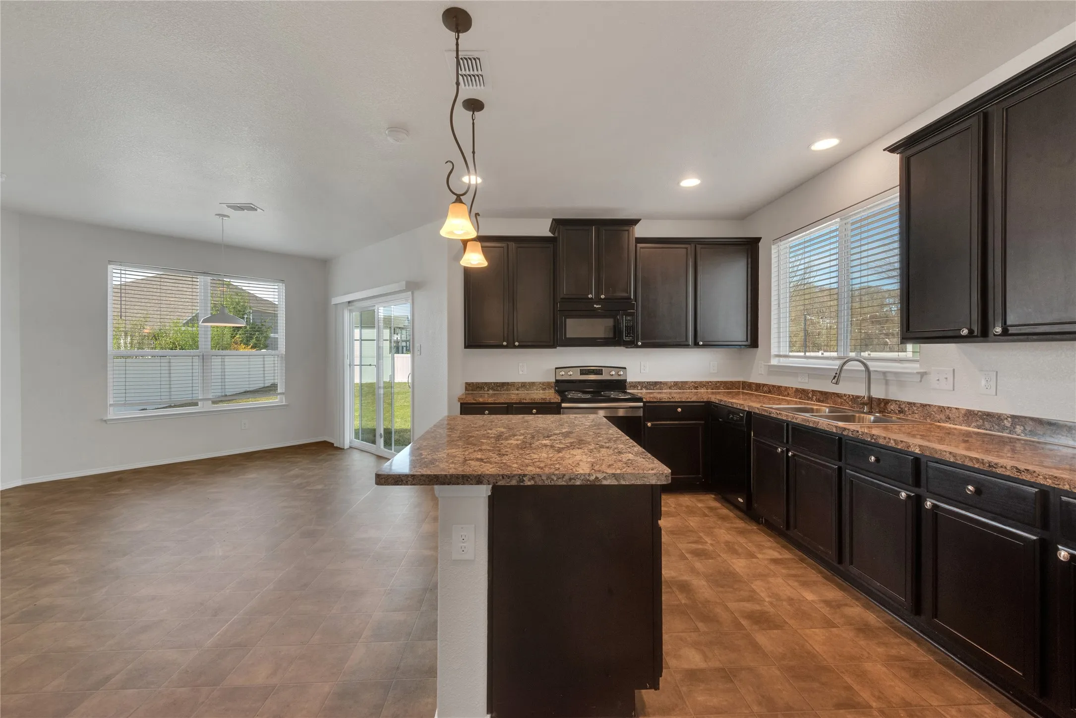 Single Family Residence For Sale in Denton County , 9225 Benevolent Court, Providence Village, Texas 76227, 4 Bedroom, 4 Bathroom, 2 Garage spaces, 2,534 Sqft, built in 2015, mls#21375312, Real Estate Agent in Providence Village, Homes For Sale in Denton county, Homes For Sale in Providence Village, Realtor in Providence Village Texas, Real Estate Brokerage Independent Realty Texas, Luminita Cordes Realtor