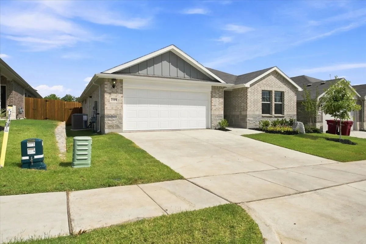 Single Family Residence For Rent in Grayson County , 2109 Rannoch Street, Sherman, Texas 75092, 3 Bedroom, 2 Bathroom, 2 Garage spaces, 1,659 Sqft, built in 2026, mls#21375391, Real Estate Agent in Sherman, Homes For Rent in Grayson county, Homes For Rent in Sherman, Realtor in Sherman Texas, Real Estate Brokerage Independent Realty Texas, Luminita Cordes Realtor