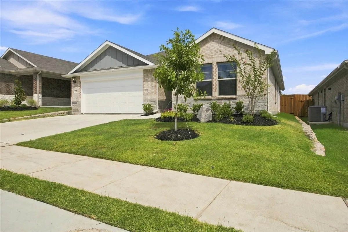 Single Family Residence For Rent in Grayson County , 2109 Rannoch Street, Sherman, Texas 75092, 3 Bedroom, 2 Bathroom, 2 Garage spaces, 1,659 Sqft, built in 2026, mls#21375391, Real Estate Agent in Sherman, Homes For Rent in Grayson county, Homes For Rent in Sherman, Realtor in Sherman Texas, Real Estate Brokerage Independent Realty Texas, Luminita Cordes Realtor
