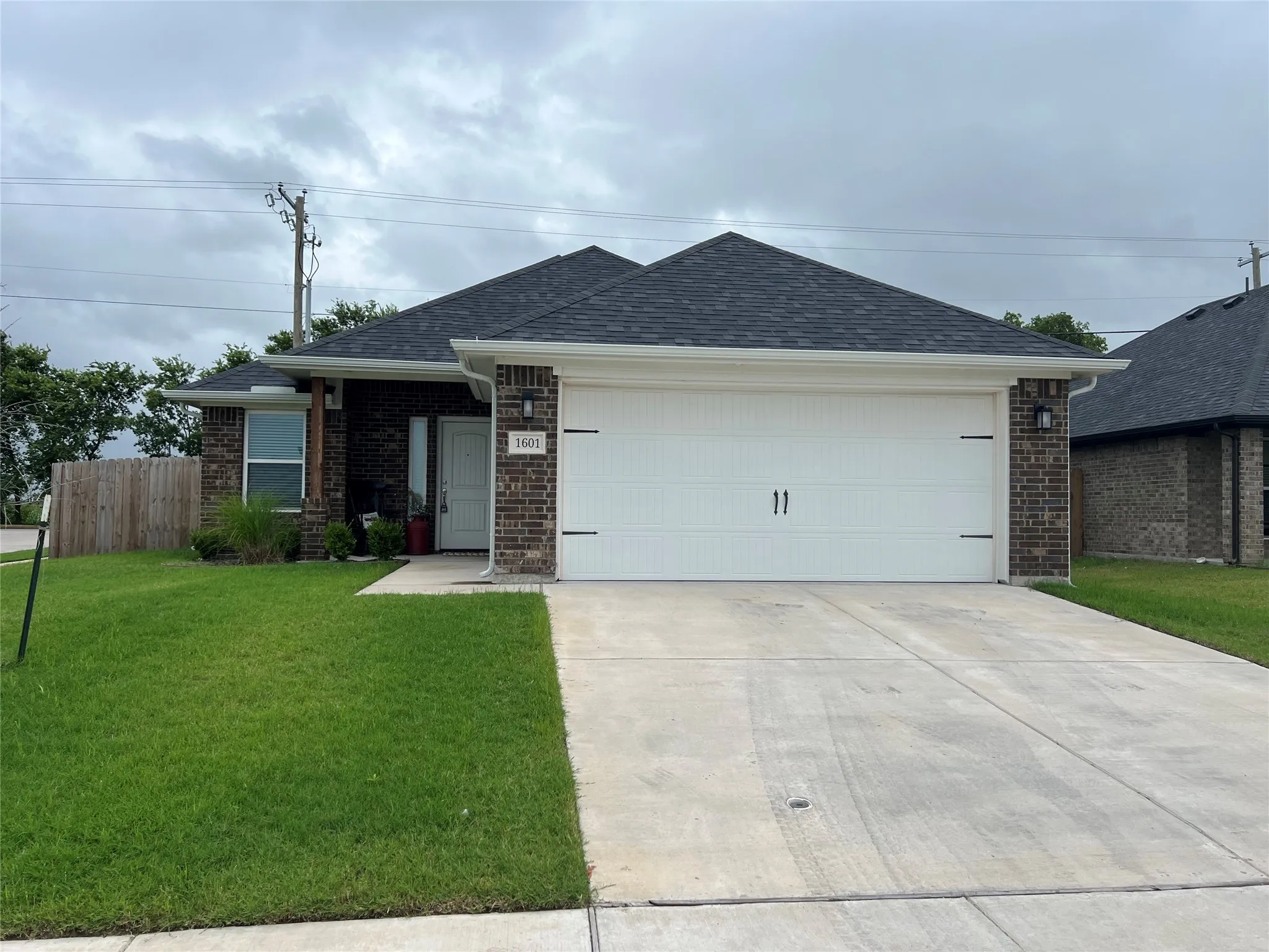 Single Family Residence For Rent in Grayson County , 1601 Aleia Cove, Sherman, Texas 75092, 3 Bedroom, 2 Bathroom, 2 Garage spaces, 1,404 Sqft, built in 2023, mls#21375470, Real Estate Agent in Sherman, Homes For Rent in Grayson county, Homes For Rent in Sherman, Realtor in Sherman Texas, Real Estate Brokerage Independent Realty Texas, Luminita Cordes Realtor