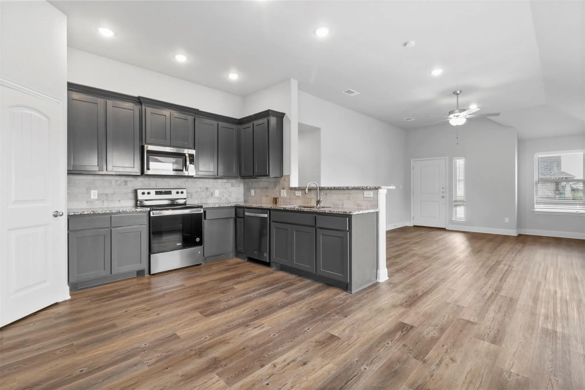 Single Family Residence For Rent in Grayson County , 1601 Aleia Cove, Sherman, Texas 75092, 3 Bedroom, 2 Bathroom, 2 Garage spaces, 1,404 Sqft, built in 2023, mls#21375470, Real Estate Agent in Sherman, Homes For Rent in Grayson county, Homes For Rent in Sherman, Realtor in Sherman Texas, Real Estate Brokerage Independent Realty Texas, Luminita Cordes Realtor