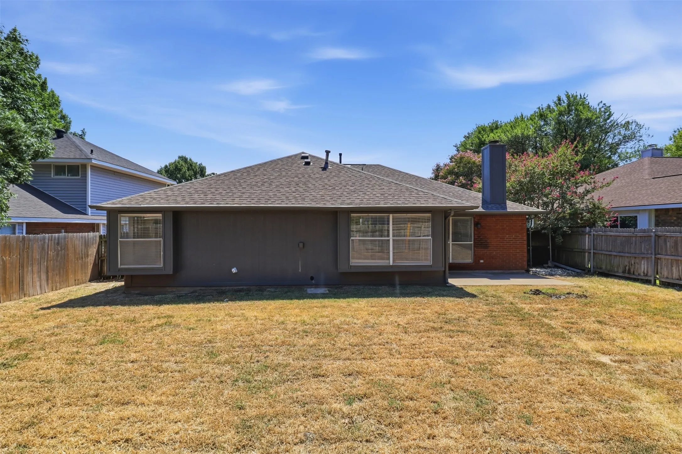 Single Family Residence For Rent in Tarrant County , 2866 White Oak Drive, Grand Prairie, Texas 75052, 3 Bedroom, 2 Bathroom, 2 Garage spaces, 1,545 Sqft, built in 1987, mls#21374646, Real Estate Agent in Grand Prairie, Homes For Rent in Tarrant county, Homes For Rent in Grand Prairie, Realtor in Grand Prairie Texas, Real Estate Brokerage Independent Realty Texas, Luminita Cordes Realtor