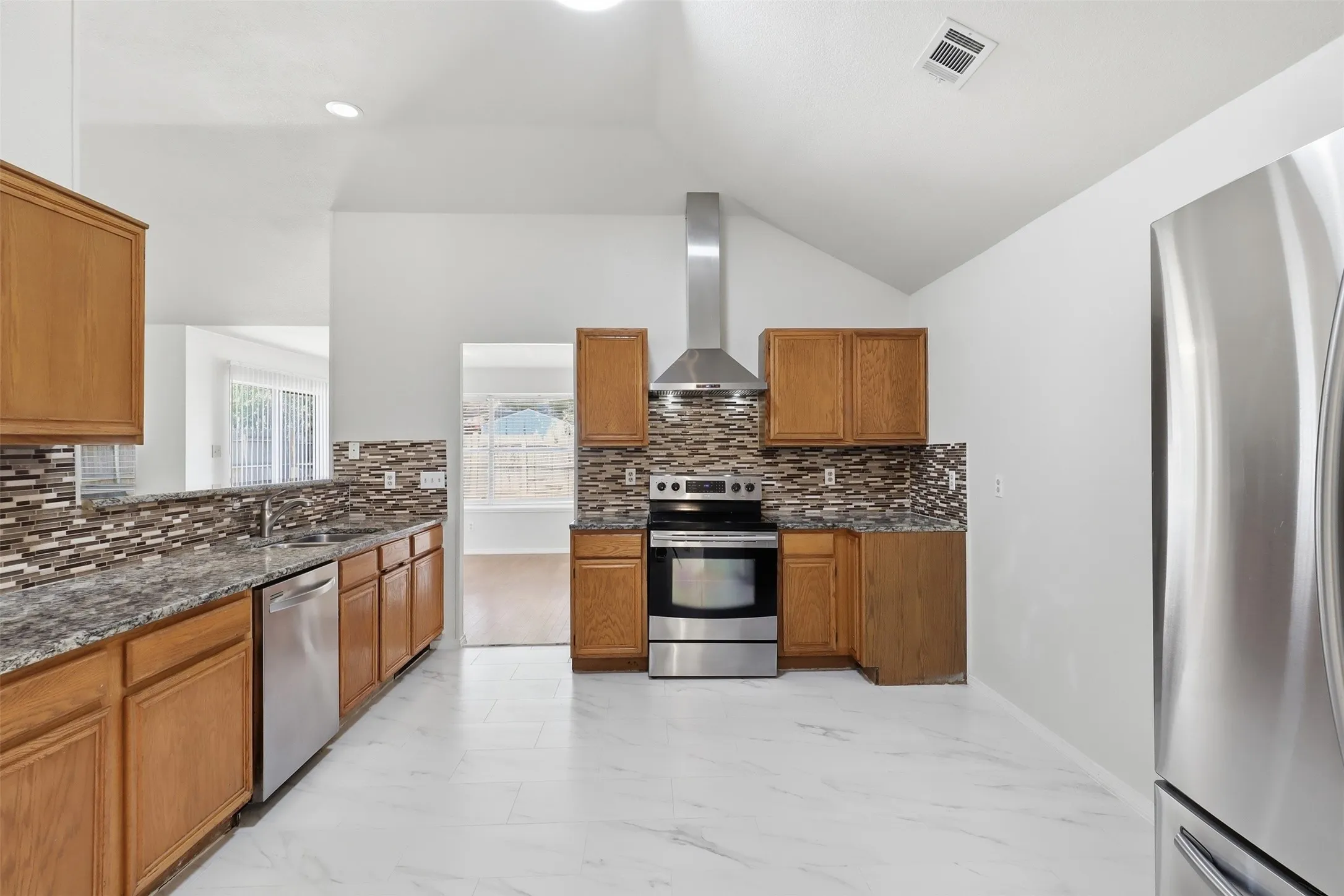 Single Family Residence For Rent in Tarrant County , 2866 White Oak Drive, Grand Prairie, Texas 75052, 3 Bedroom, 2 Bathroom, 2 Garage spaces, 1,545 Sqft, built in 1987, mls#21374646, Real Estate Agent in Grand Prairie, Homes For Rent in Tarrant county, Homes For Rent in Grand Prairie, Realtor in Grand Prairie Texas, Real Estate Brokerage Independent Realty Texas, Luminita Cordes Realtor