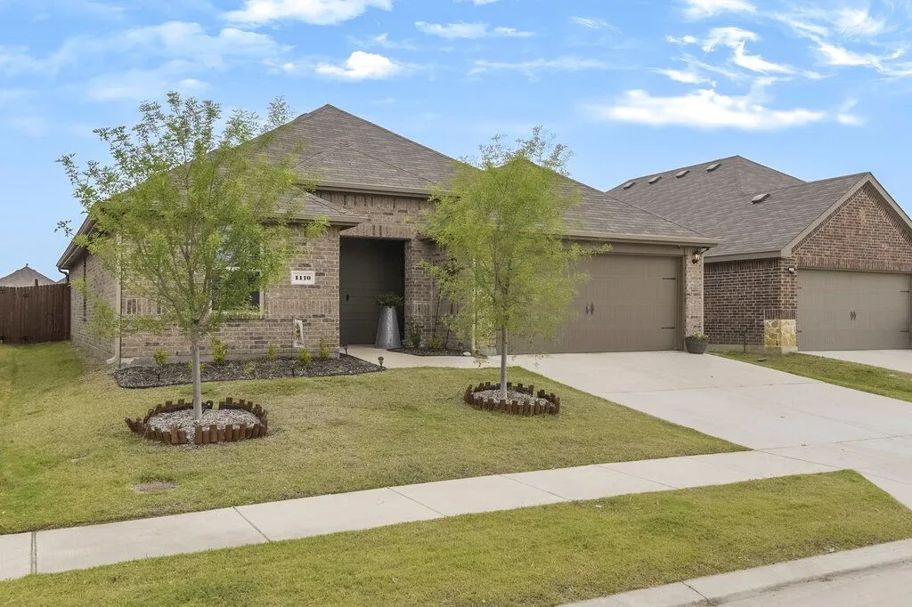 Single Family Residence For Sale in Ellis County , 1110 Baldwin Lane, Ennis, Texas 75119, 3 Bedroom, 2 Bathroom, 2 Garage spaces, 1,636 Sqft, built in 2023, mls#21375436, Real Estate Agent in Ennis, Homes For Sale in Ellis county, Homes For Sale in Ennis, Realtor in Ennis Texas, Real Estate Brokerage Independent Realty Texas, Luminita Cordes Realtor