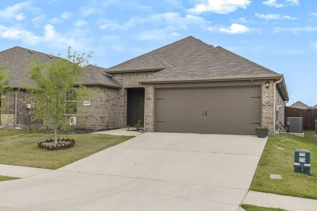 Single Family Residence For Sale in Ellis County , 1110 Baldwin Lane, Ennis, Texas 75119, 3 Bedroom, 2 Bathroom, 2 Garage spaces, 1,636 Sqft, built in 2023, mls#21375436, Real Estate Agent in Ennis, Homes For Sale in Ellis county, Homes For Sale in Ennis, Realtor in Ennis Texas, Real Estate Brokerage Independent Realty Texas, Luminita Cordes Realtor