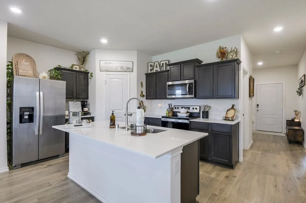 Single Family Residence For Sale in Ellis County , 1110 Baldwin Lane, Ennis, Texas 75119, 3 Bedroom, 2 Bathroom, 2 Garage spaces, 1,636 Sqft, built in 2023, mls#21375436, Real Estate Agent in Ennis, Homes For Sale in Ellis county, Homes For Sale in Ennis, Realtor in Ennis Texas, Real Estate Brokerage Independent Realty Texas, Luminita Cordes Realtor