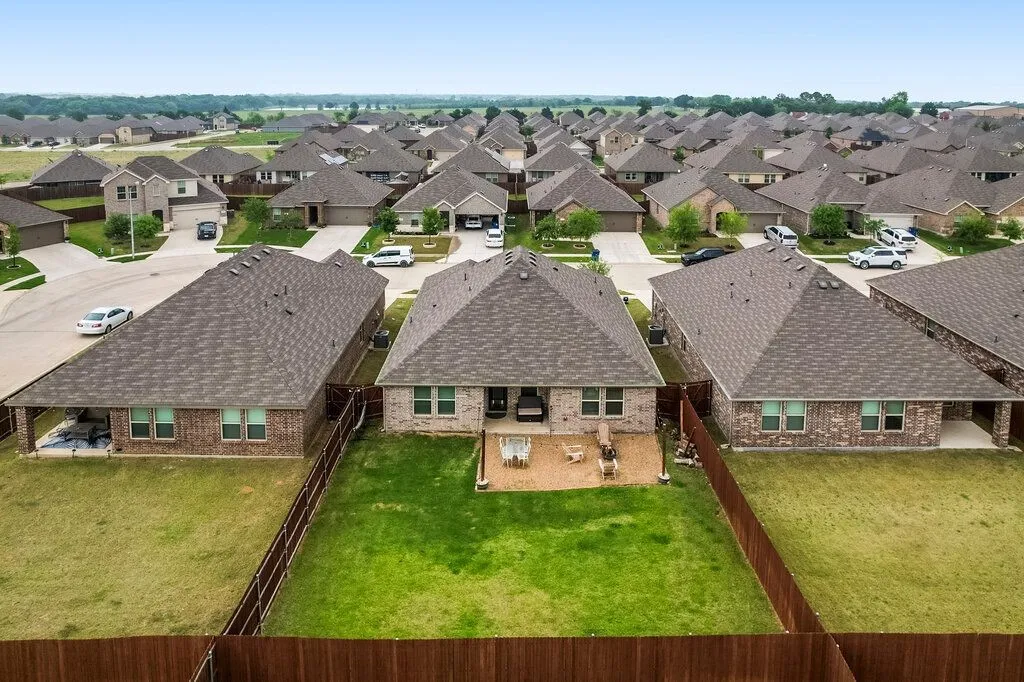 Single Family Residence For Sale in Ellis County , 1110 Baldwin Lane, Ennis, Texas 75119, 3 Bedroom, 2 Bathroom, 2 Garage spaces, 1,636 Sqft, built in 2023, mls#21375436, Real Estate Agent in Ennis, Homes For Sale in Ellis county, Homes For Sale in Ennis, Realtor in Ennis Texas, Real Estate Brokerage Independent Realty Texas, Luminita Cordes Realtor