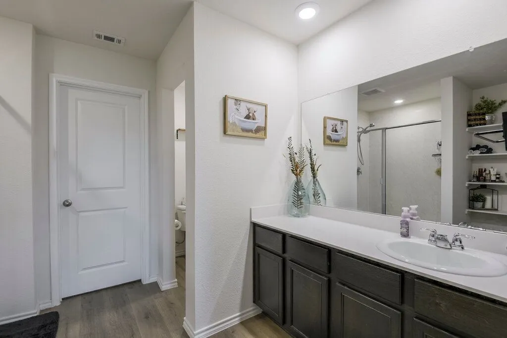 Single Family Residence For Sale in Ellis County , 1110 Baldwin Lane, Ennis, Texas 75119, 3 Bedroom, 2 Bathroom, 2 Garage spaces, 1,636 Sqft, built in 2023, mls#21375436, Real Estate Agent in Ennis, Homes For Sale in Ellis county, Homes For Sale in Ennis, Realtor in Ennis Texas, Real Estate Brokerage Independent Realty Texas, Luminita Cordes Realtor