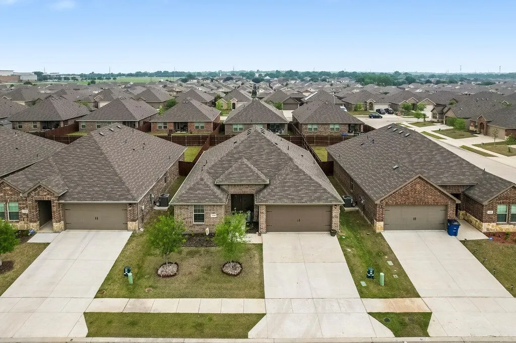 Single Family Residence For Sale in Ellis County , 1110 Baldwin Lane, Ennis, Texas 75119, 3 Bedroom, 2 Bathroom, 2 Garage spaces, 1,636 Sqft, built in 2023, mls#21375436, Real Estate Agent in Ennis, Homes For Sale in Ellis county, Homes For Sale in Ennis, Realtor in Ennis Texas, Real Estate Brokerage Independent Realty Texas, Luminita Cordes Realtor