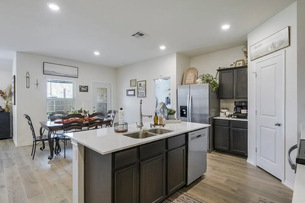Single Family Residence For Sale in Ellis County , 1110 Baldwin Lane, Ennis, Texas 75119, 3 Bedroom, 2 Bathroom, 2 Garage spaces, 1,636 Sqft, built in 2023, mls#21375436, Real Estate Agent in Ennis, Homes For Sale in Ellis county, Homes For Sale in Ennis, Realtor in Ennis Texas, Real Estate Brokerage Independent Realty Texas, Luminita Cordes Realtor