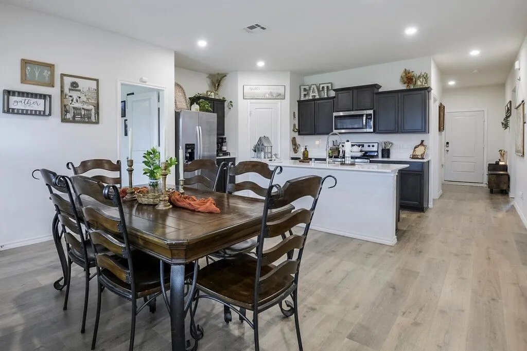 Single Family Residence For Sale in Ellis County , 1110 Baldwin Lane, Ennis, Texas 75119, 3 Bedroom, 2 Bathroom, 2 Garage spaces, 1,636 Sqft, built in 2023, mls#21375436, Real Estate Agent in Ennis, Homes For Sale in Ellis county, Homes For Sale in Ennis, Realtor in Ennis Texas, Real Estate Brokerage Independent Realty Texas, Luminita Cordes Realtor