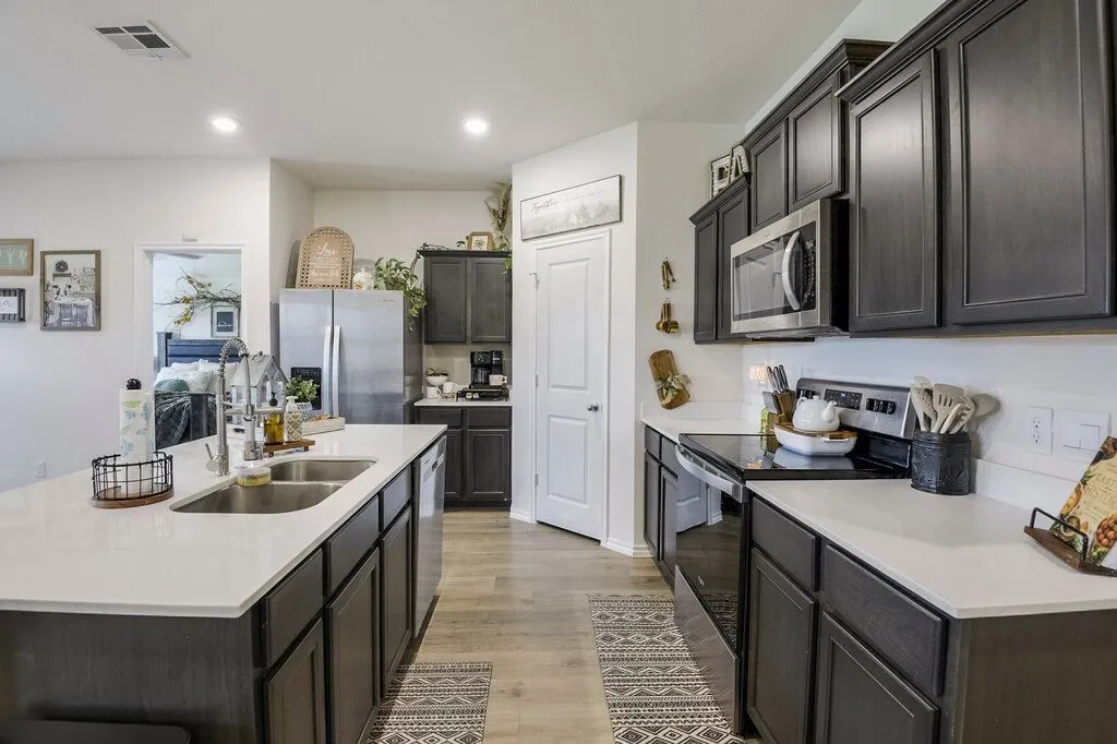 Single Family Residence For Sale in Ellis County , 1110 Baldwin Lane, Ennis, Texas 75119, 3 Bedroom, 2 Bathroom, 2 Garage spaces, 1,636 Sqft, built in 2023, mls#21375436, Real Estate Agent in Ennis, Homes For Sale in Ellis county, Homes For Sale in Ennis, Realtor in Ennis Texas, Real Estate Brokerage Independent Realty Texas, Luminita Cordes Realtor