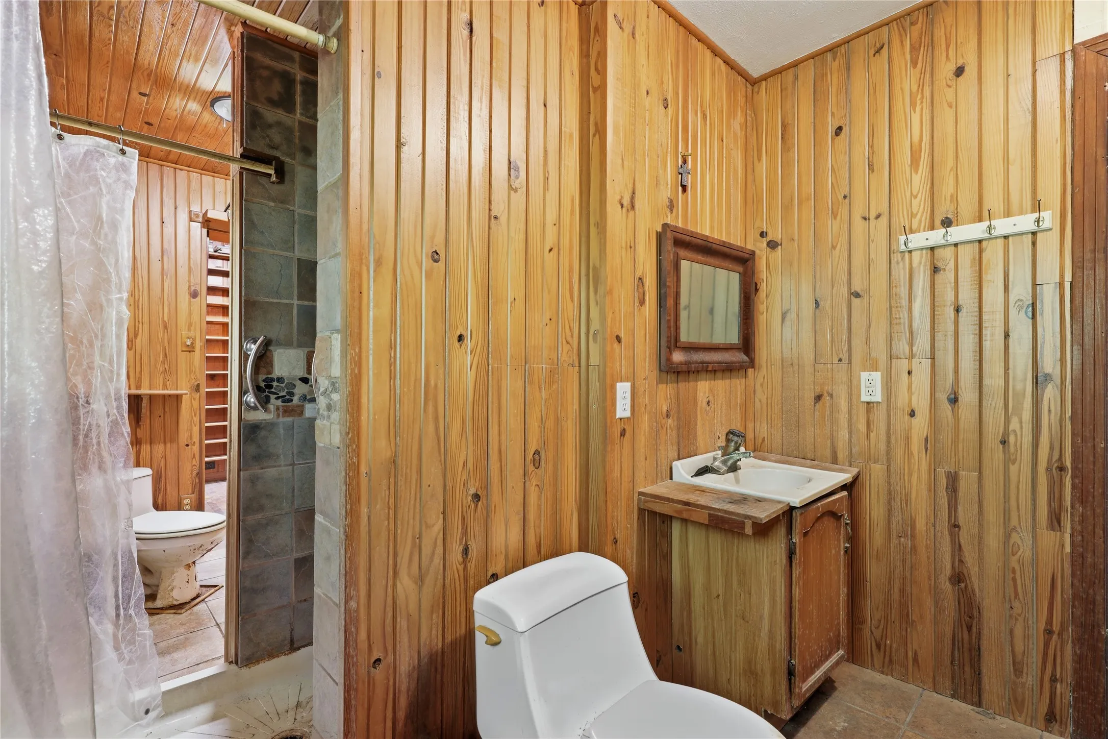 Single Family Residence For Sale in Delta County , 14026 Fm 128, Cooper, Texas 75432, 2 Bedroom, 1 Bathroom, 2 Garage spaces, 1,581 Sqft, built in 1900, mls#21356857, Real Estate Agent in Cooper, Homes For Sale in Delta county, Homes For Sale in Cooper, Realtor in Cooper Texas, Real Estate Brokerage Independent Realty Texas, Luminita Cordes Realtor