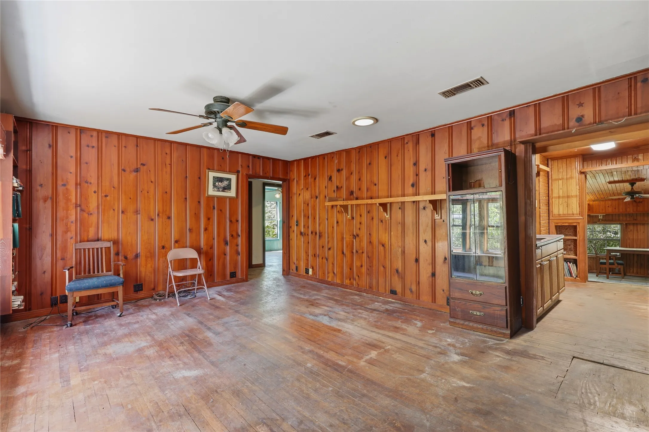 Single Family Residence For Sale in Delta County , 14026 Fm 128, Cooper, Texas 75432, 2 Bedroom, 1 Bathroom, 2 Garage spaces, 1,581 Sqft, built in 1900, mls#21356857, Real Estate Agent in Cooper, Homes For Sale in Delta county, Homes For Sale in Cooper, Realtor in Cooper Texas, Real Estate Brokerage Independent Realty Texas, Luminita Cordes Realtor