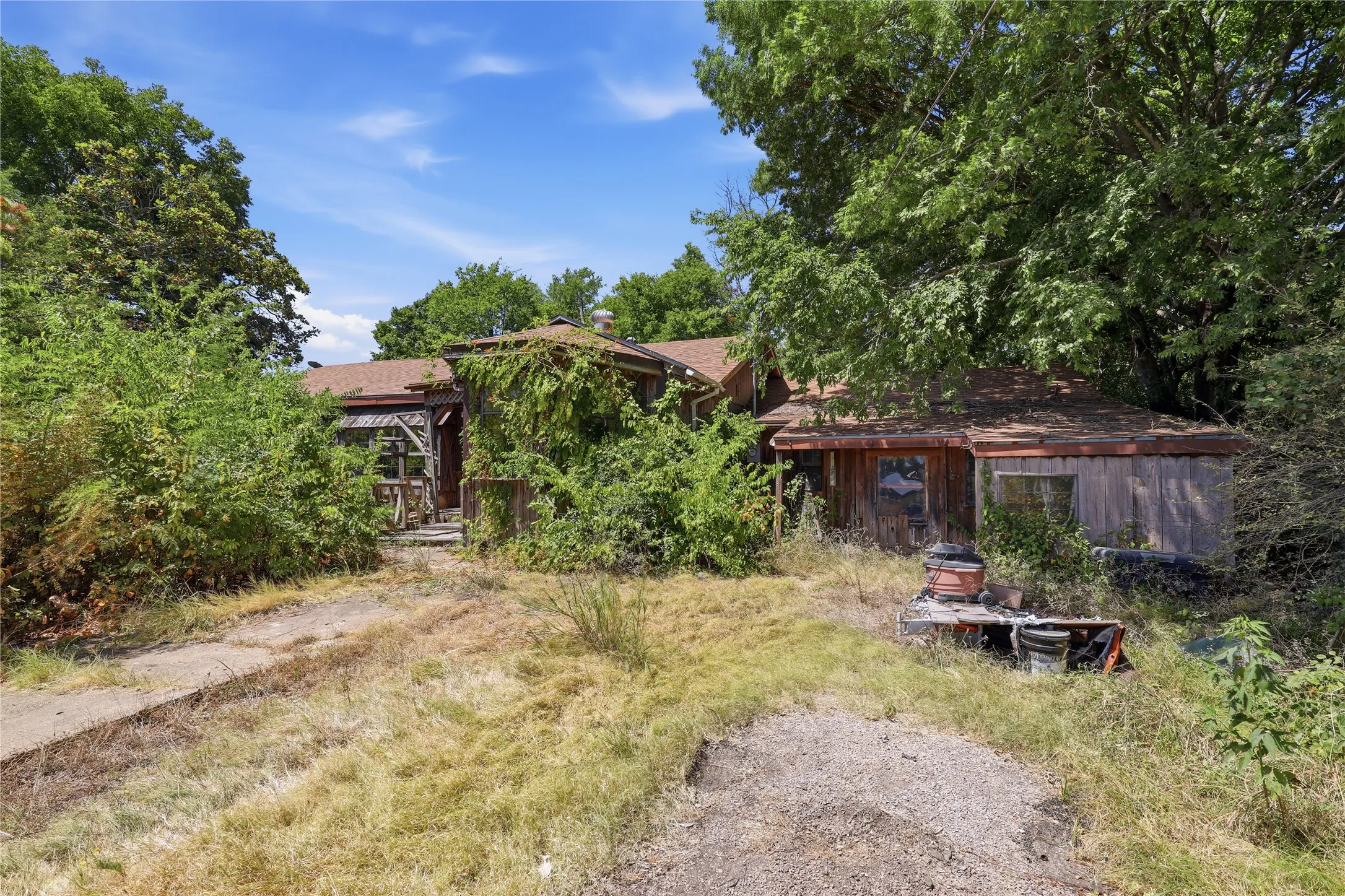 Single Family Residence For Sale in Delta County , 14026 Fm 128, Cooper, Texas 75432, 2 Bedroom, 1 Bathroom, 2 Garage spaces, 1,581 Sqft, built in 1900, mls#21356857, Real Estate Agent in Cooper, Homes For Sale in Delta county, Homes For Sale in Cooper, Realtor in Cooper Texas, Real Estate Brokerage Independent Realty Texas, Luminita Cordes Realtor