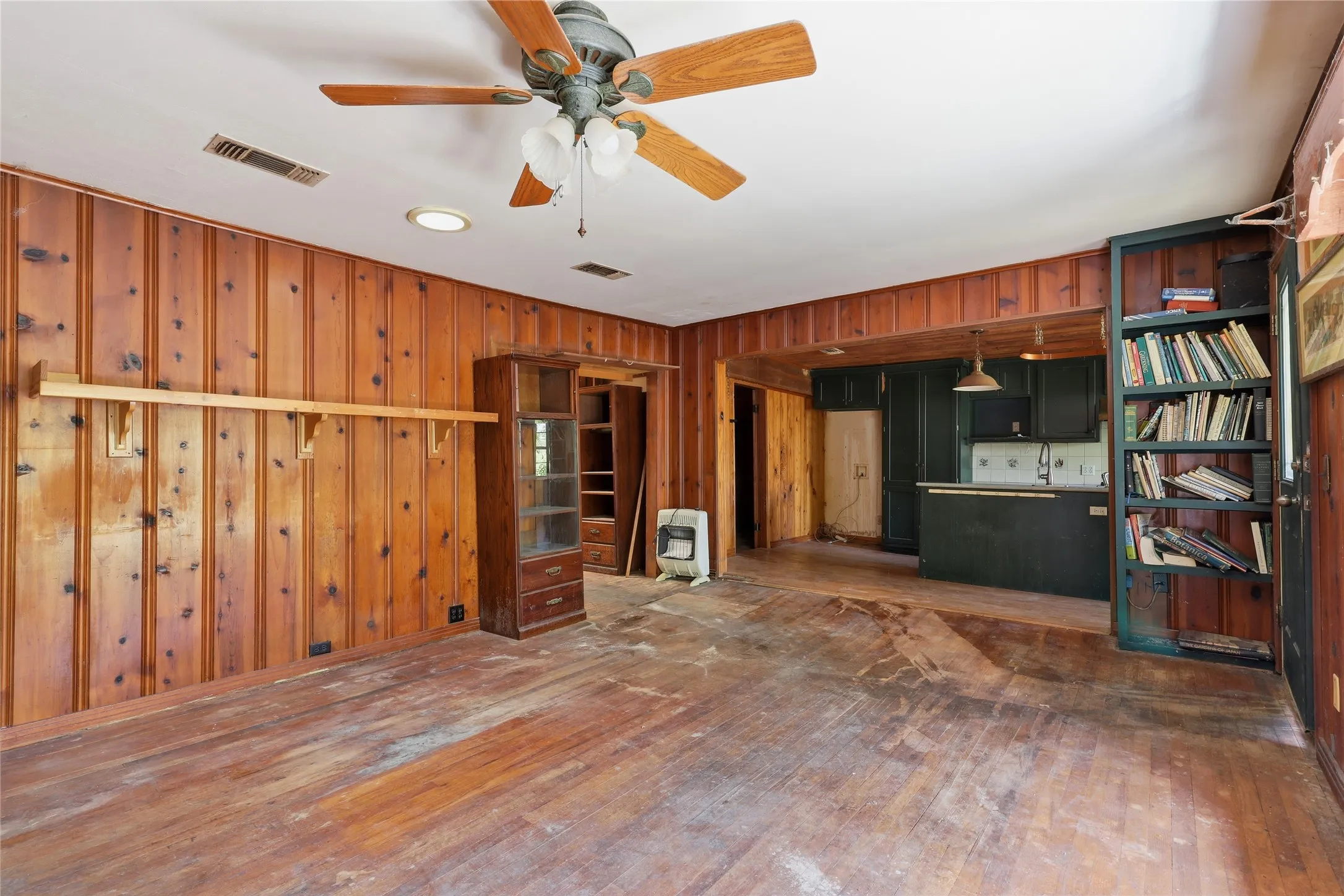 Single Family Residence For Sale in Delta County , 14026 Fm 128, Cooper, Texas 75432, 2 Bedroom, 1 Bathroom, 2 Garage spaces, 1,581 Sqft, built in 1900, mls#21356857, Real Estate Agent in Cooper, Homes For Sale in Delta county, Homes For Sale in Cooper, Realtor in Cooper Texas, Real Estate Brokerage Independent Realty Texas, Luminita Cordes Realtor