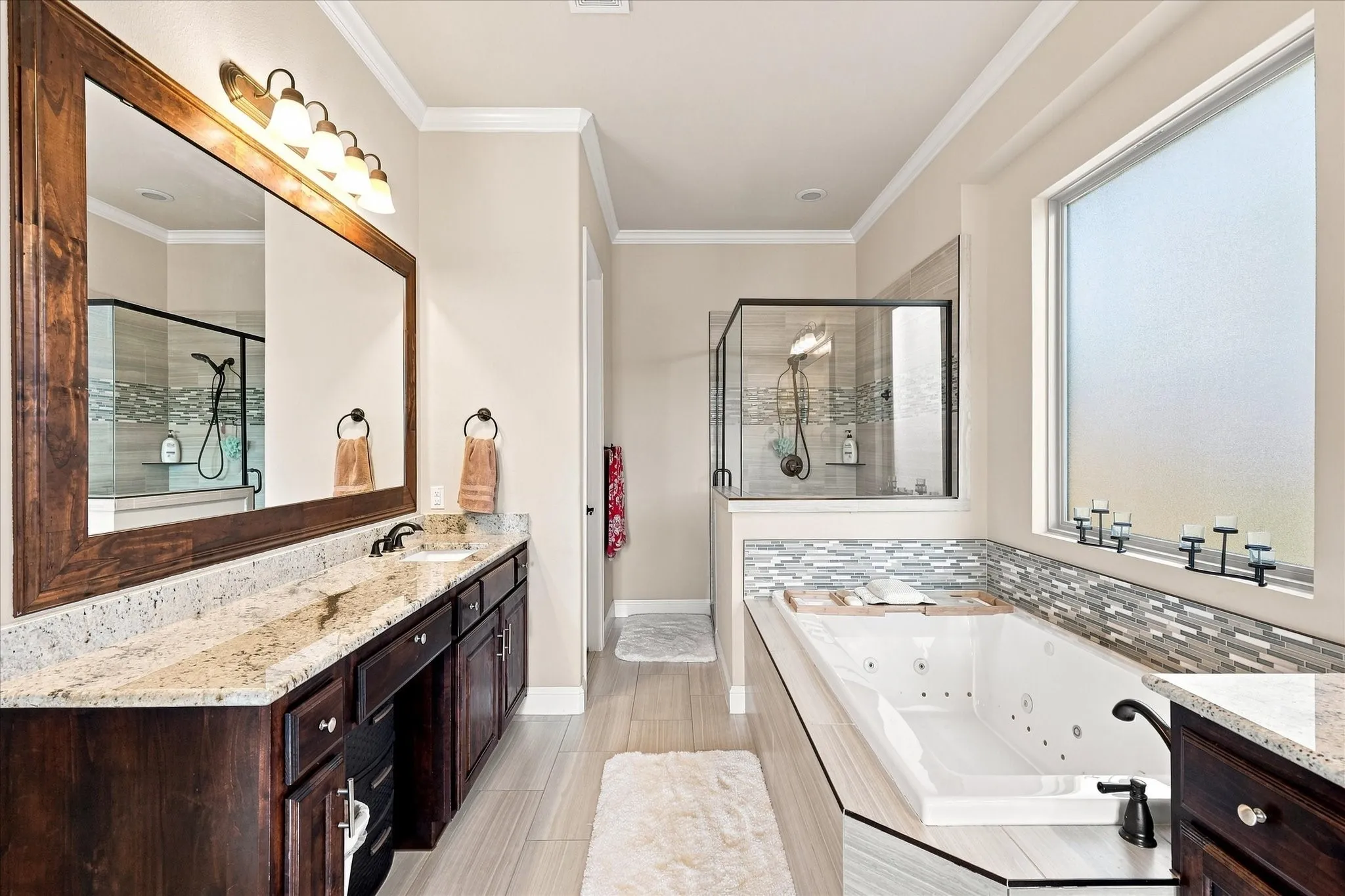 Deep jetted tub & walk-in shower