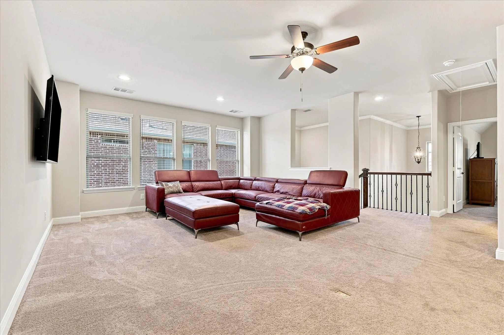Expansive family bonus room