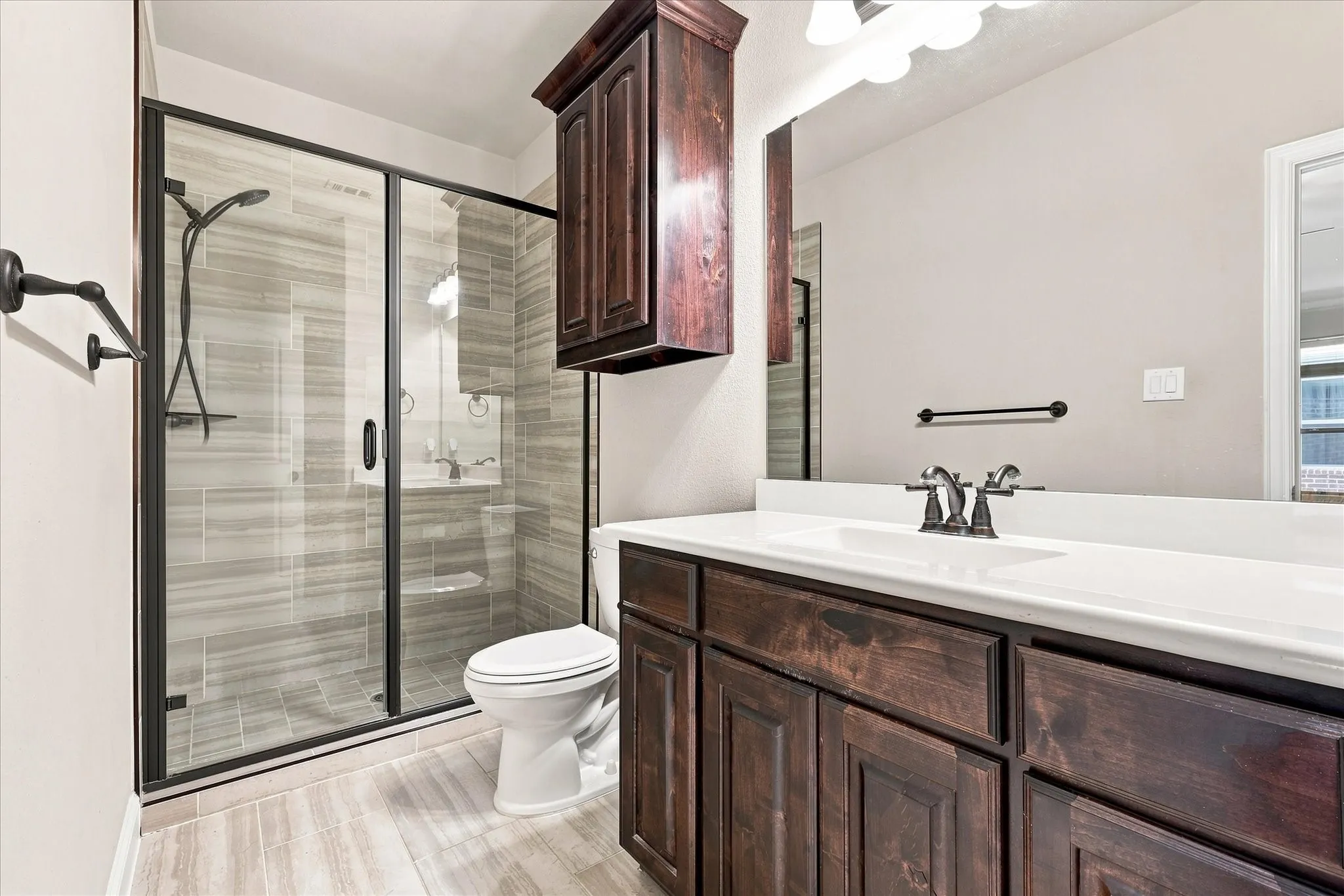 2nd upstairs full bathroom