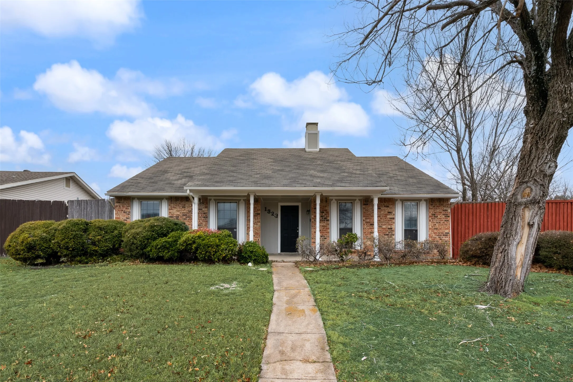 Single Family Residence For Sale in Collin County , 1323 Rivercrest Boulevard, Allen, Texas 75002, 3 Bedroom, 2 Bathroom, 2 Garage spaces, 1,748 Sqft, built in 1983, mls#21375482, Real Estate Agent in Allen, Homes For Sale in Collin county, Homes For Sale in Allen, Realtor in Allen Texas, Real Estate Brokerage Independent Realty Texas, Luminita Cordes Realtor