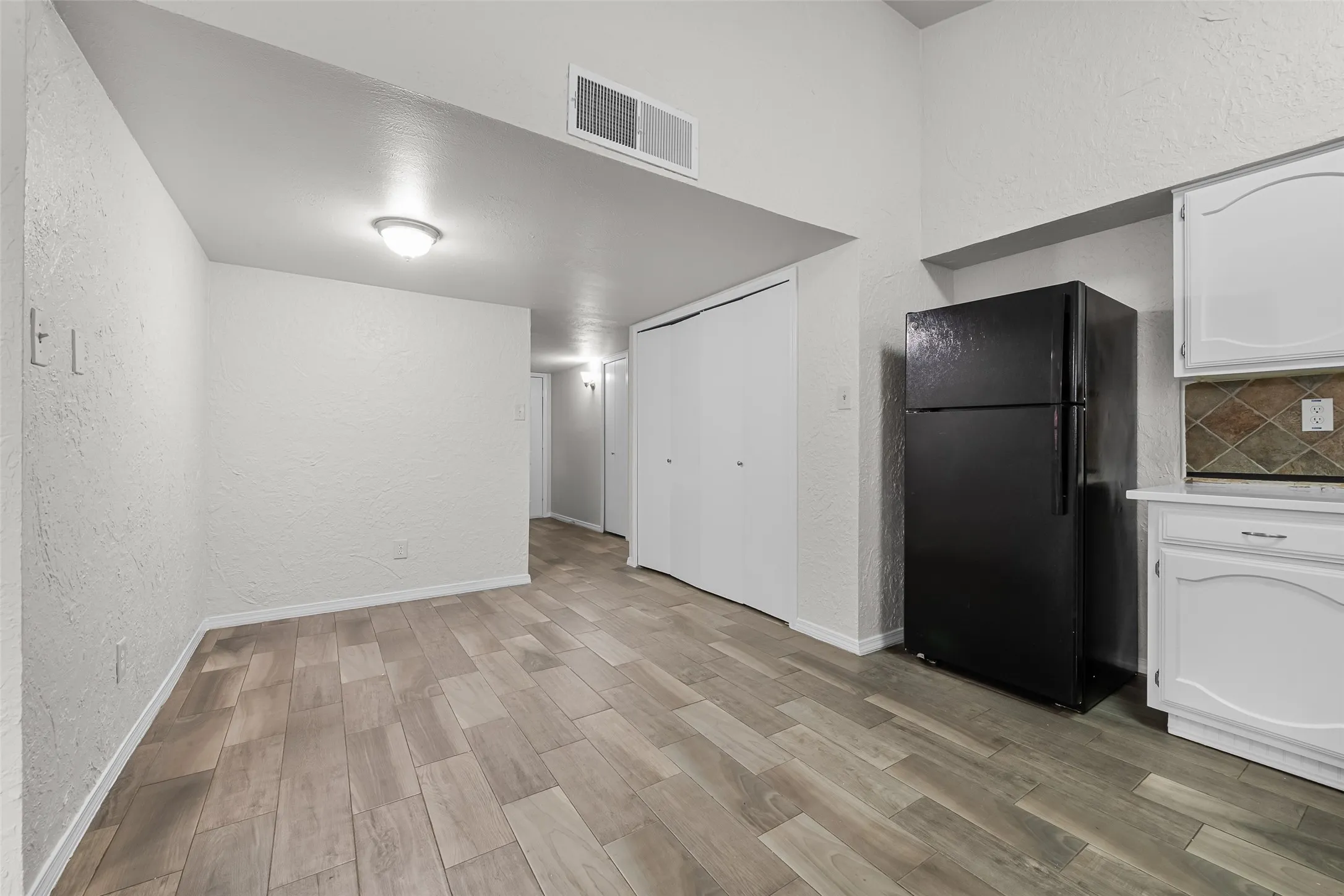 Single Family Residence For Sale in Collin County , 1323 Rivercrest Boulevard, Allen, Texas 75002, 3 Bedroom, 2 Bathroom, 2 Garage spaces, 1,748 Sqft, built in 1983, mls#21375482, Real Estate Agent in Allen, Homes For Sale in Collin county, Homes For Sale in Allen, Realtor in Allen Texas, Real Estate Brokerage Independent Realty Texas, Luminita Cordes Realtor