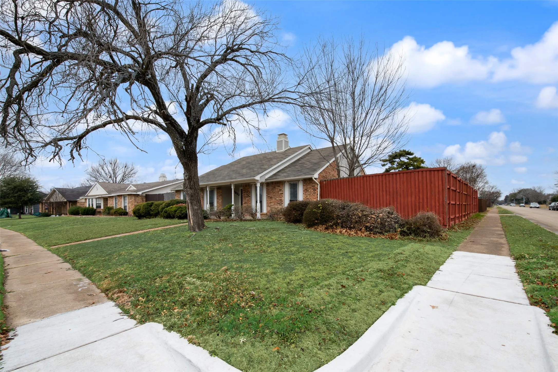Single Family Residence For Sale in Collin County , 1323 Rivercrest Boulevard, Allen, Texas 75002, 3 Bedroom, 2 Bathroom, 2 Garage spaces, 1,748 Sqft, built in 1983, mls#21375482, Real Estate Agent in Allen, Homes For Sale in Collin county, Homes For Sale in Allen, Realtor in Allen Texas, Real Estate Brokerage Independent Realty Texas, Luminita Cordes Realtor