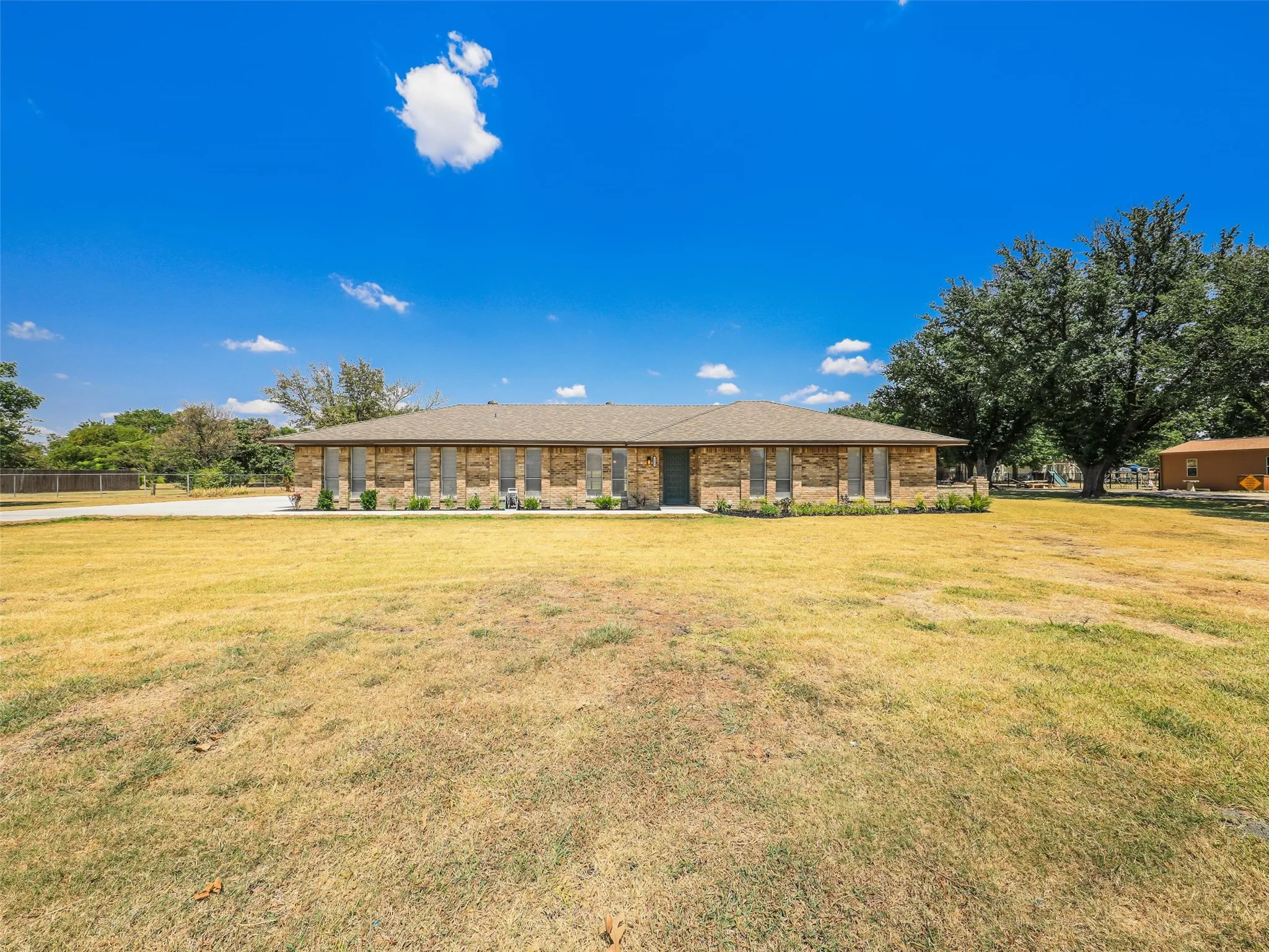 Single Family Residence For Sale in Collin County , 5609 Elisa Lane, Parker, Texas 75002, 3 Bedroom, 2 Bathroom, Garage spaces, 2,296 Sqft, built in 1973, mls#21372733, Real Estate Agent in Parker, Homes For Sale in Collin county, Homes For Sale in Parker, Realtor in Parker Texas, Real Estate Brokerage Independent Realty Texas, Luminita Cordes Realtor